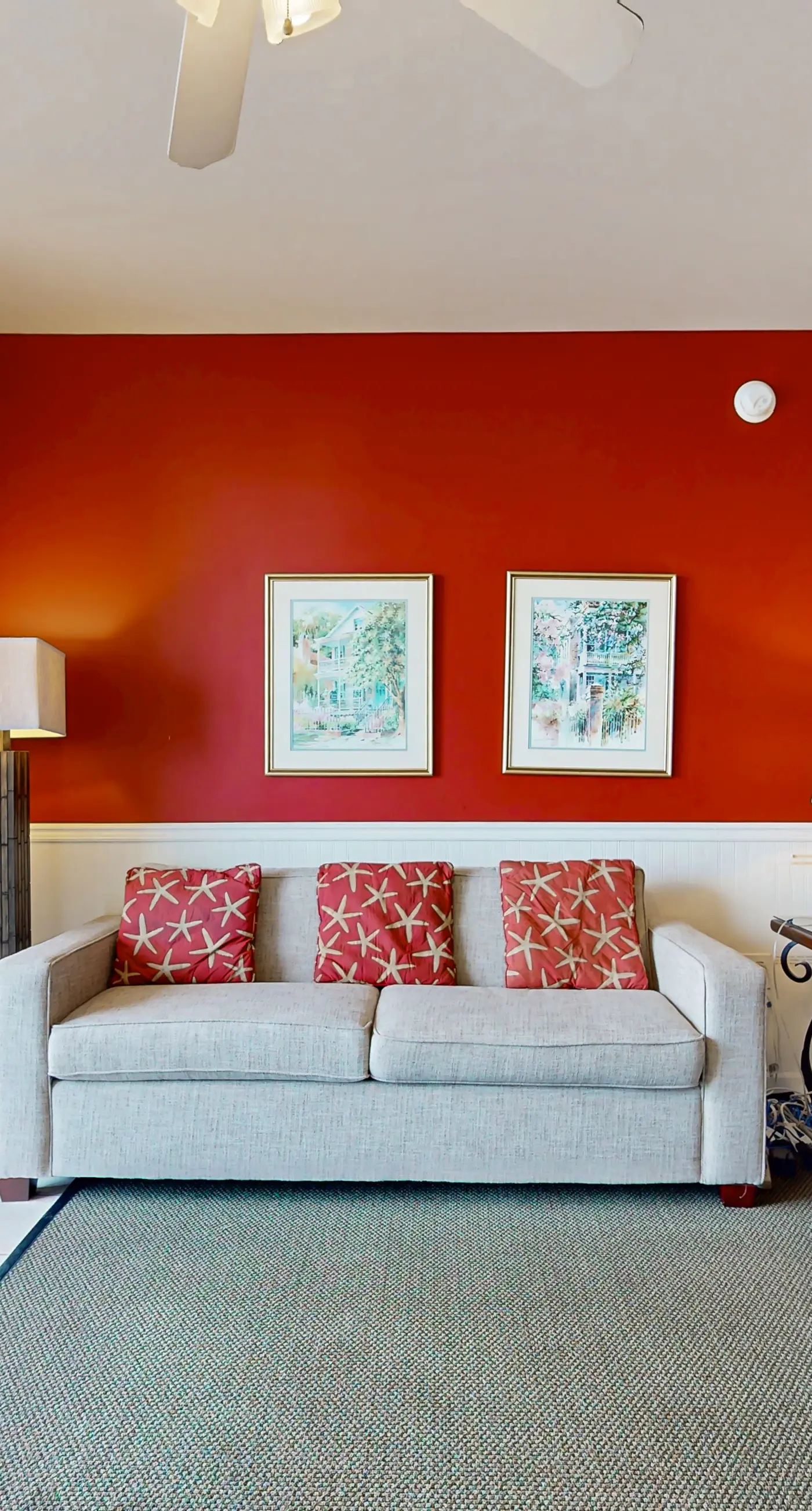 Beachfront getaway w/ access to indoor and outdoor pools