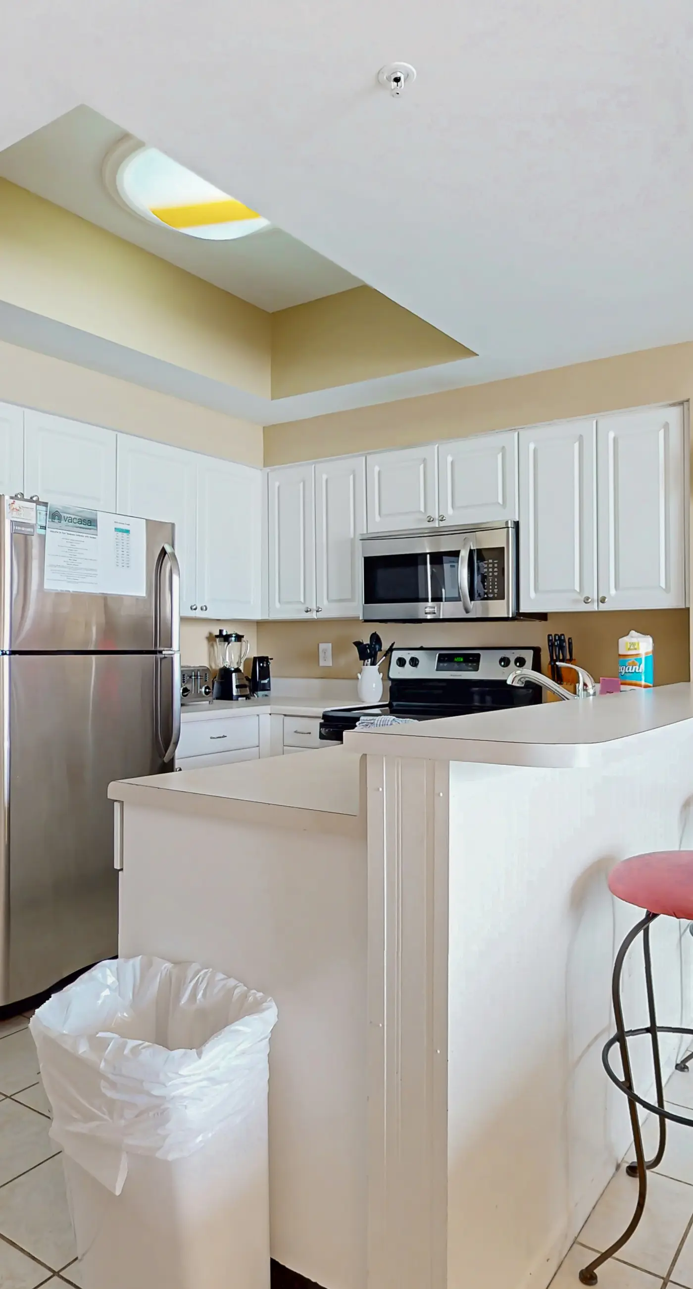 Beachfront getaway w/ access to indoor and outdoor pools