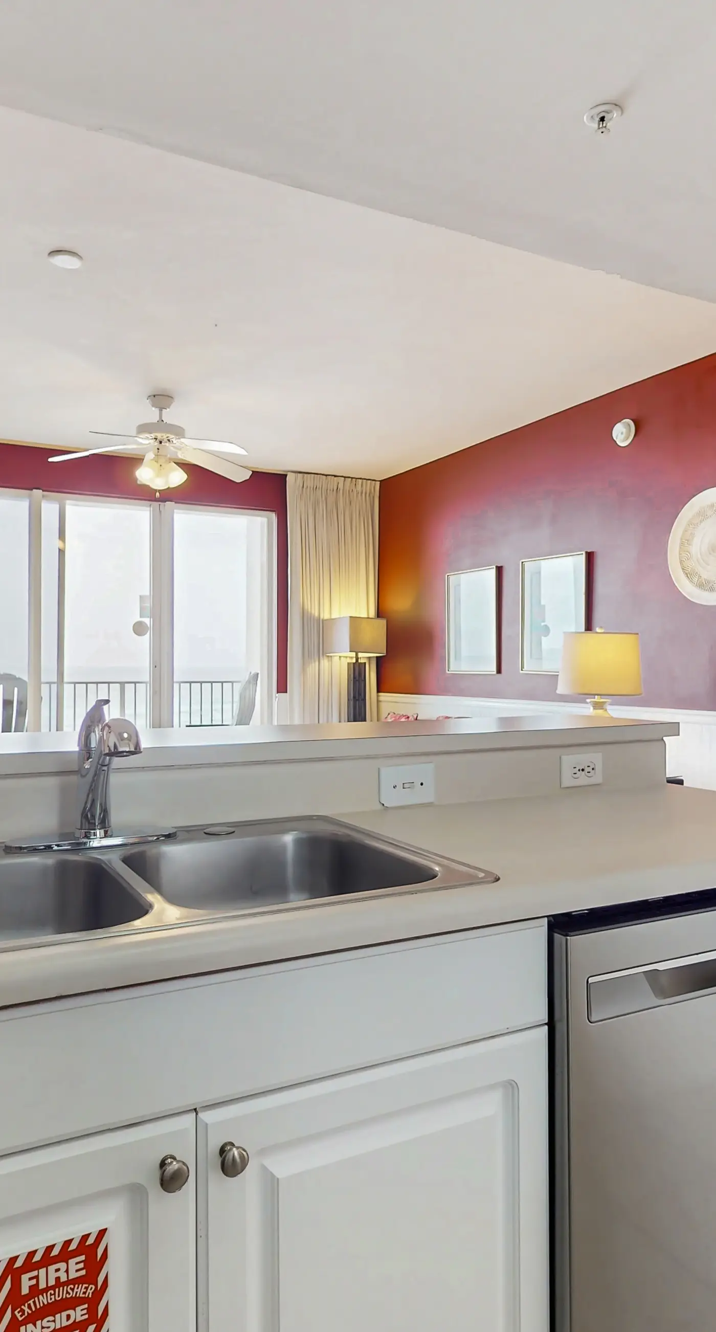 Beachfront getaway w/ access to indoor and outdoor pools