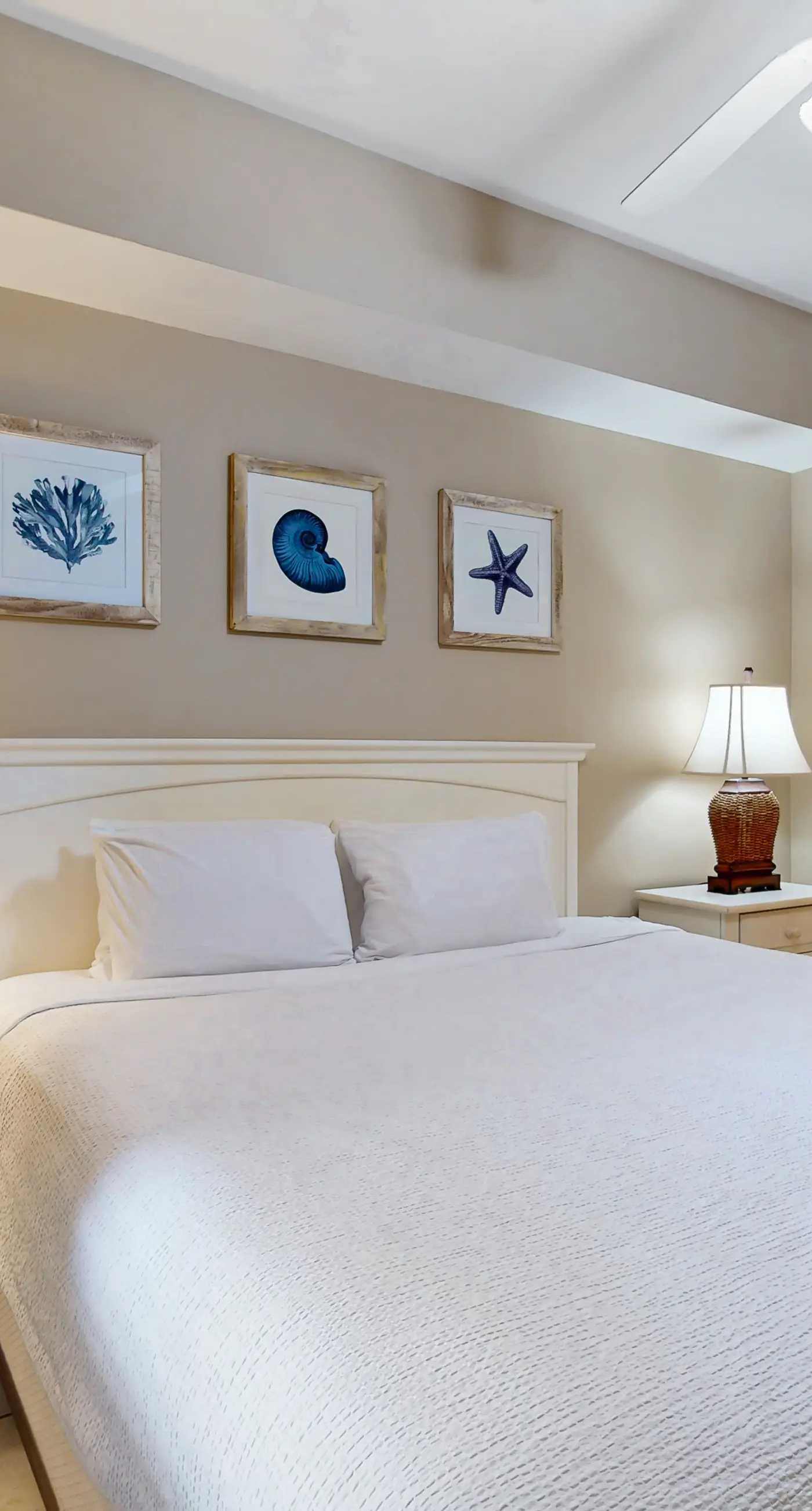 Beachfront getaway w/ access to indoor and outdoor pools