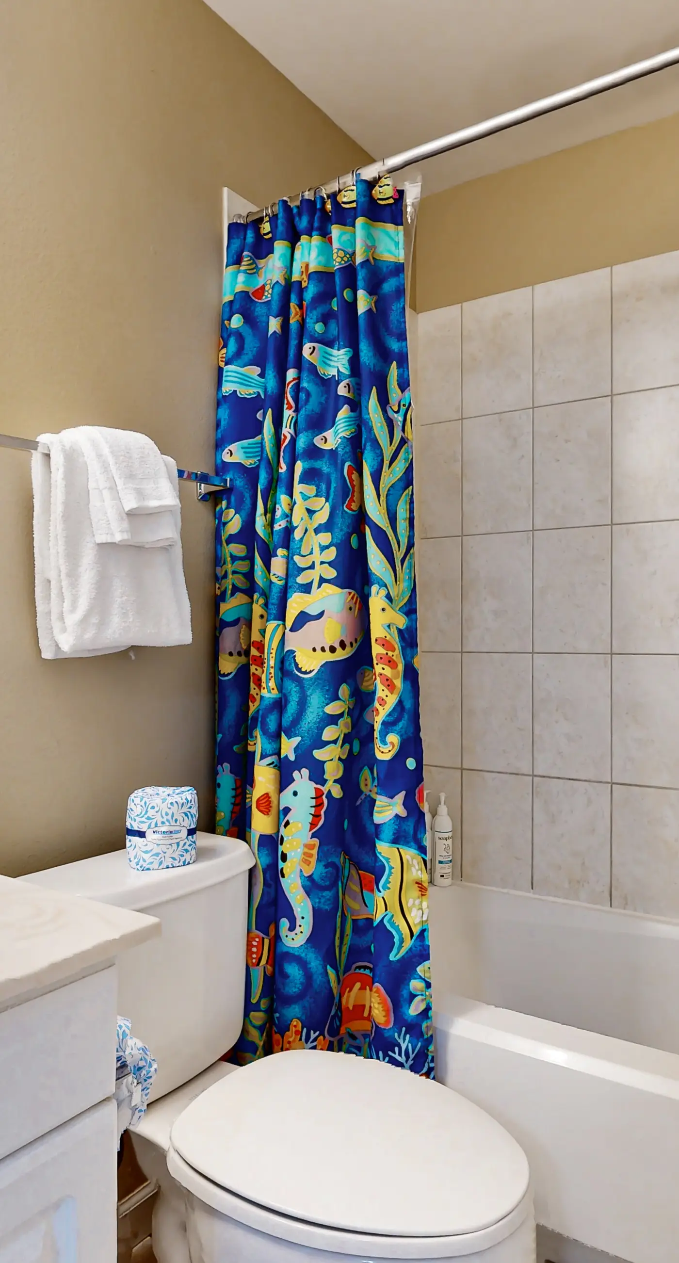 Beachfront getaway w/ access to indoor and outdoor pools