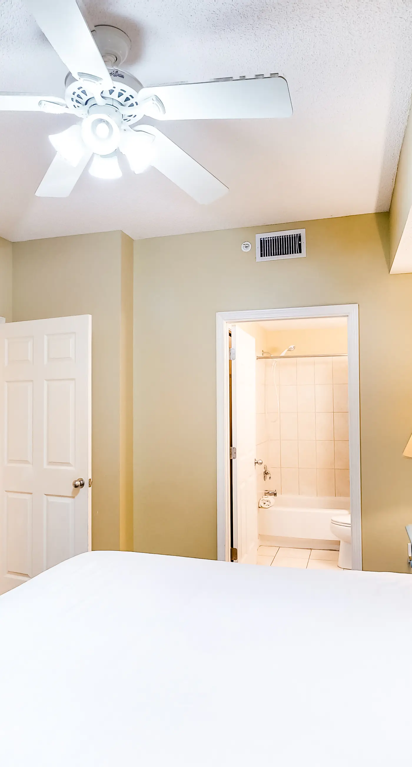 Bright, Updated gulf view condo, Stunning views, Close to entertainment