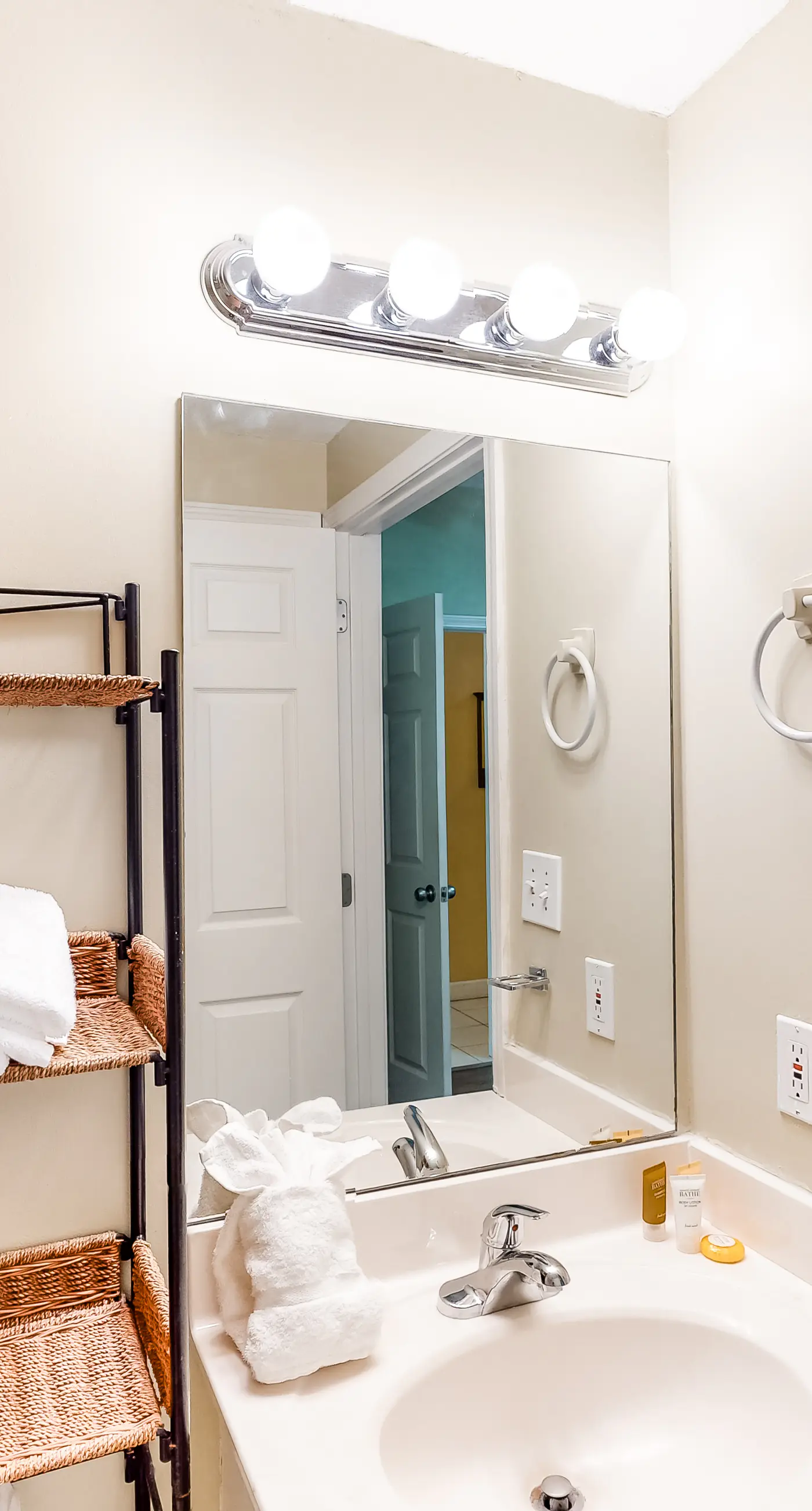 Bright, Updated gulf view condo, Stunning views, Close to entertainment