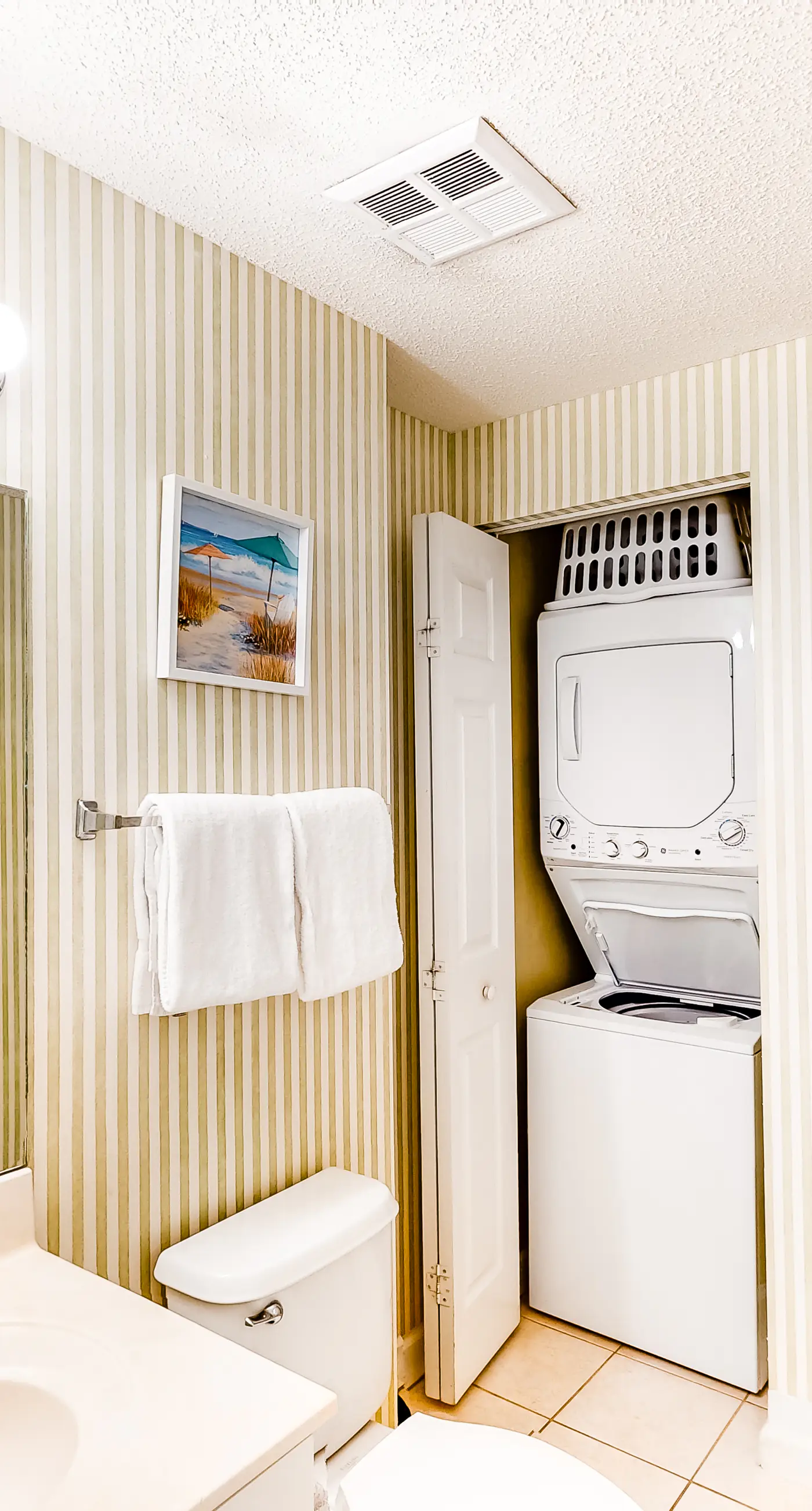 Bright, Updated gulf view condo, Stunning views, Close to entertainment