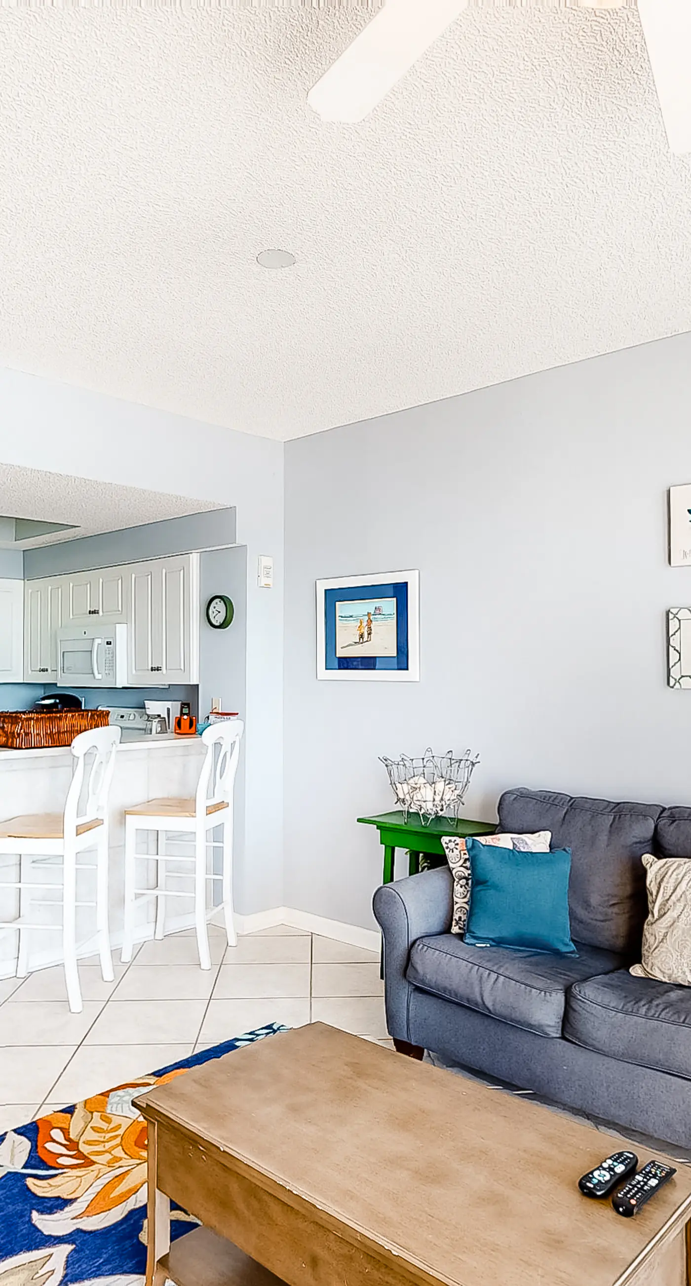 3rd Floor Comfortable gulf view Condo, Steps to beach, Shopping & dining nearby