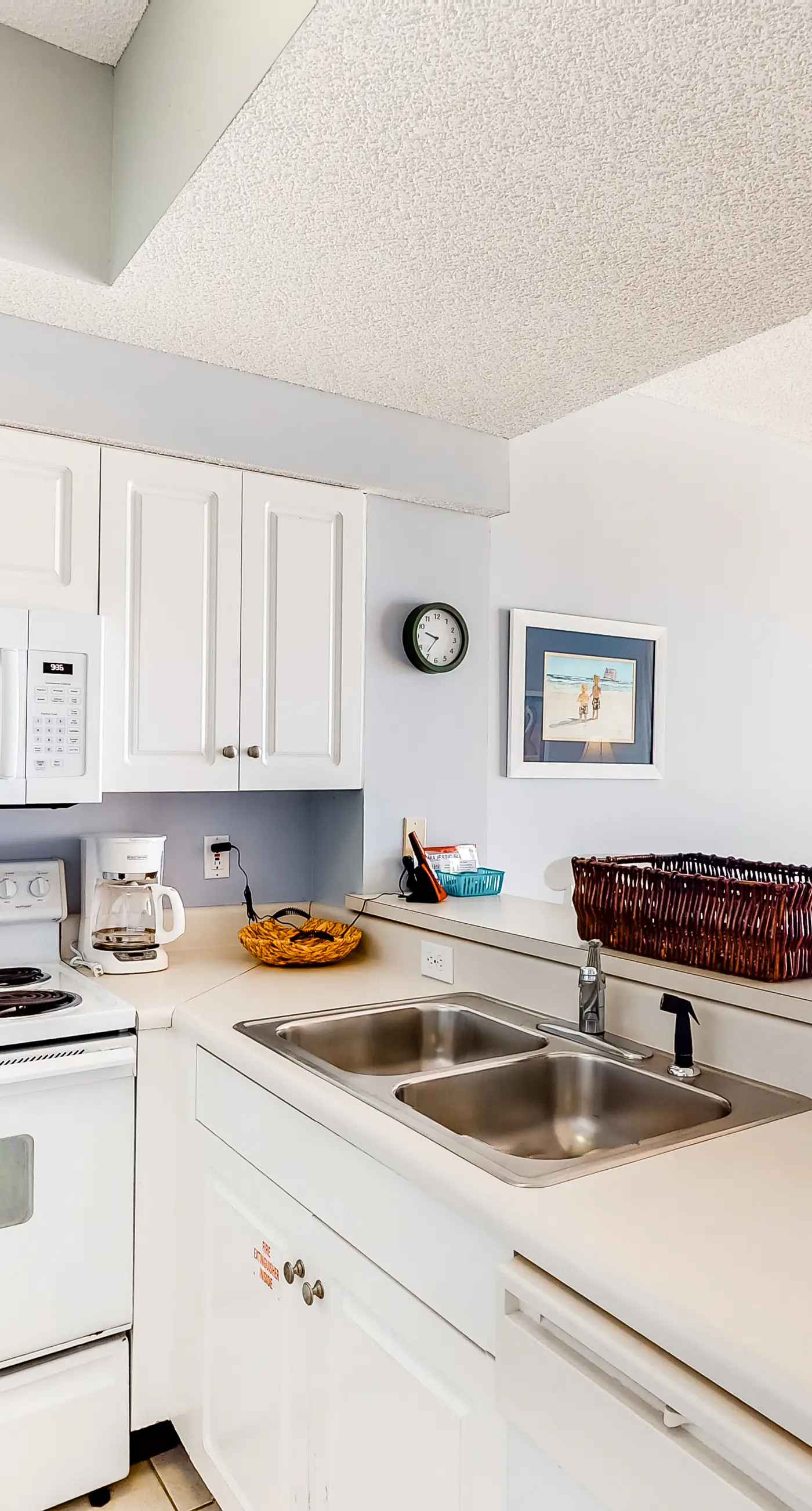 3rd Floor Comfortable gulf view Condo, Steps to beach, Shopping & dining nearby