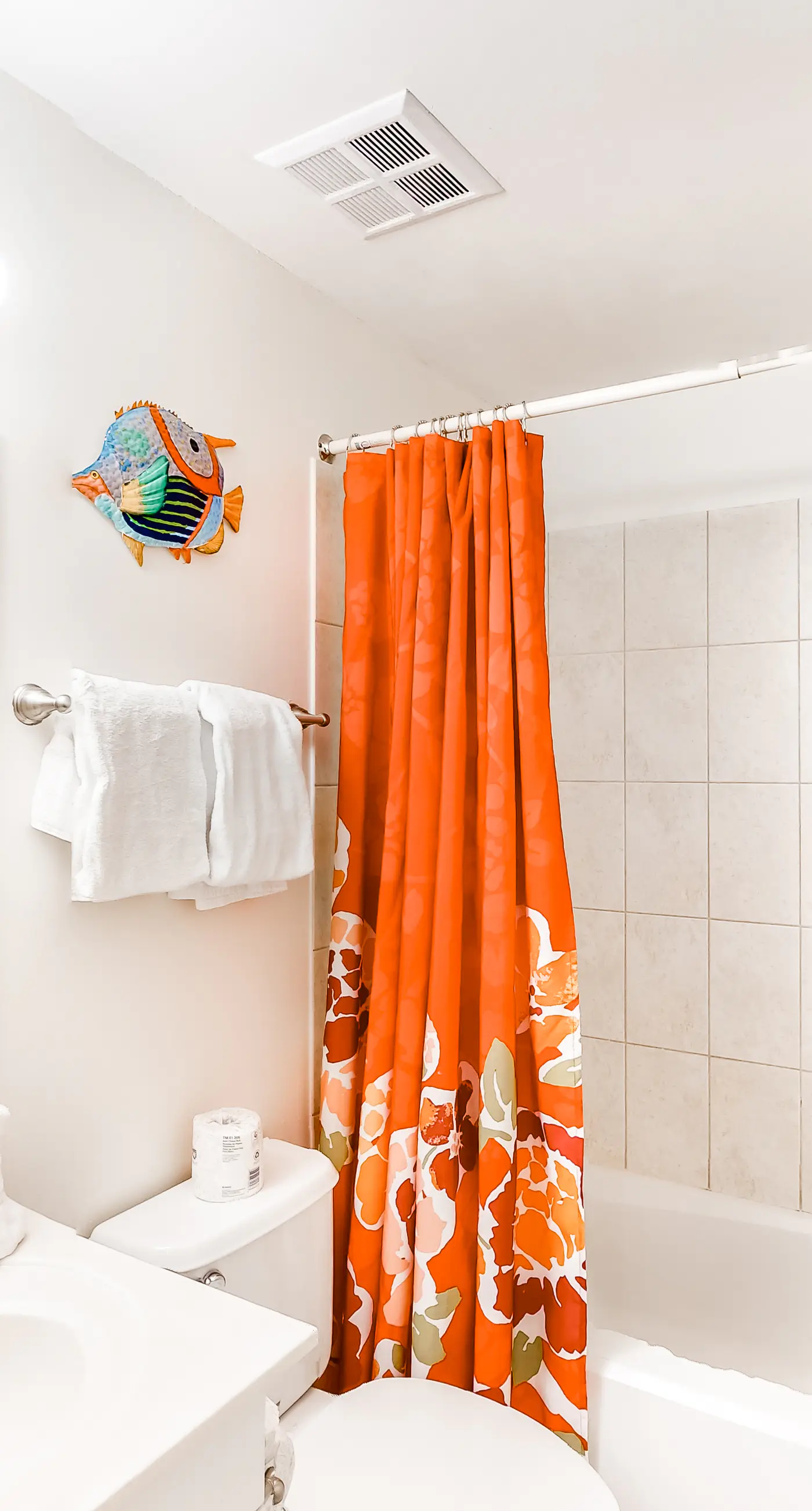 3rd Floor Comfortable gulf view Condo, Steps to beach, Shopping & dining nearby