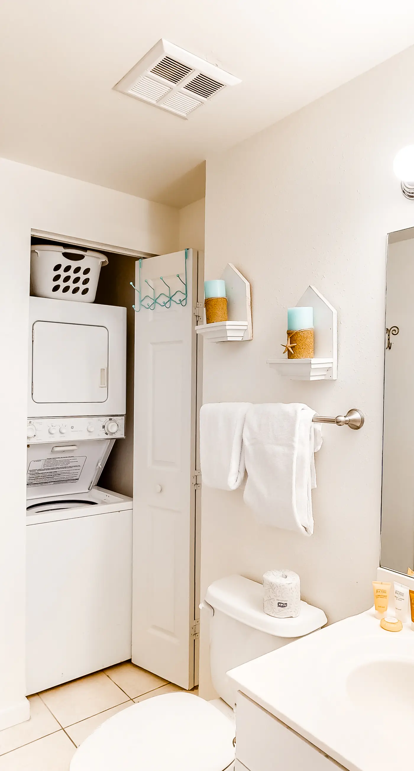 3rd Floor Comfortable gulf view Condo, Steps to beach, Shopping & dining nearby