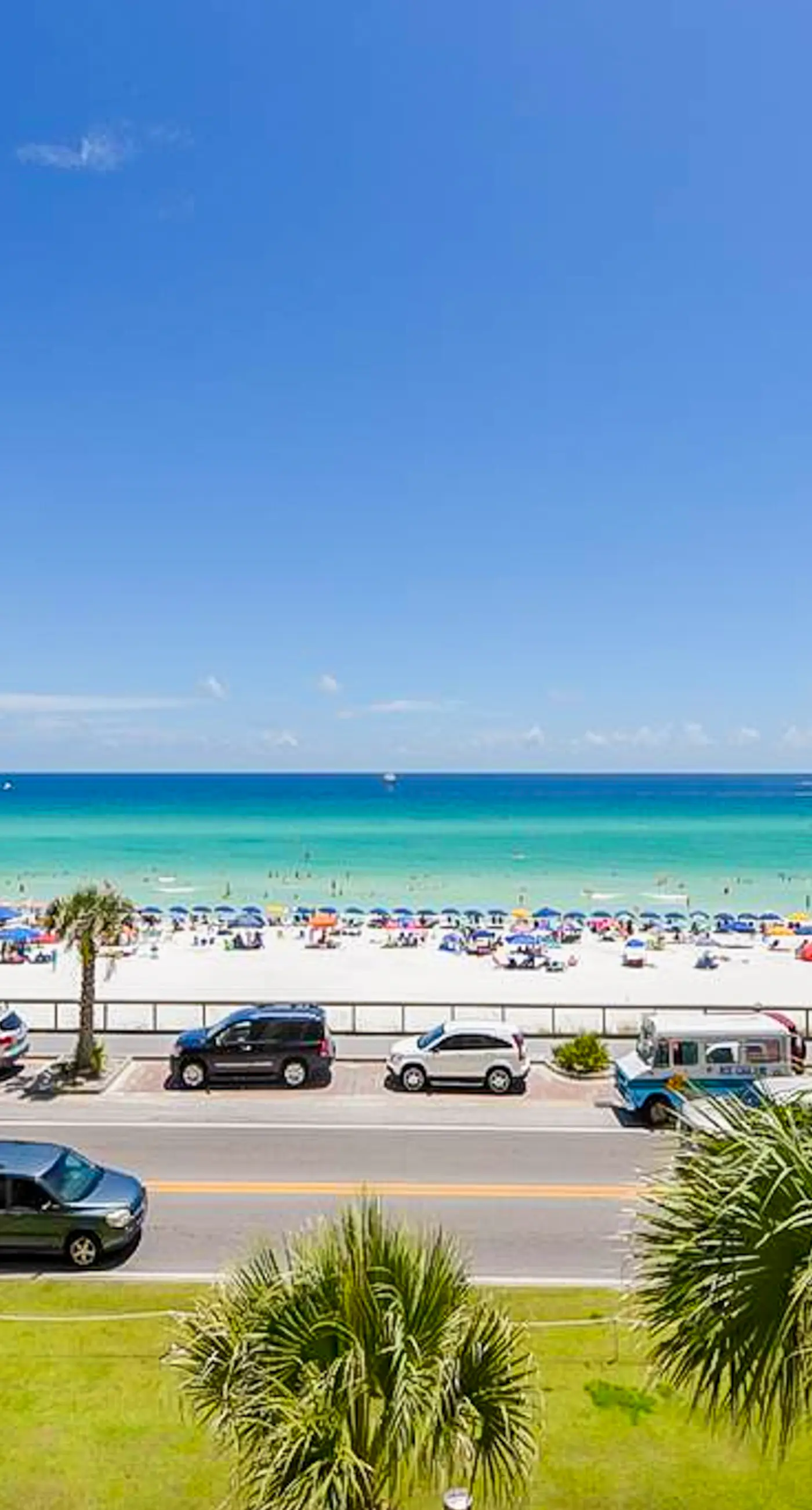3rd Floor Comfortable gulf view Condo, Steps to beach, Shopping & dining nearby