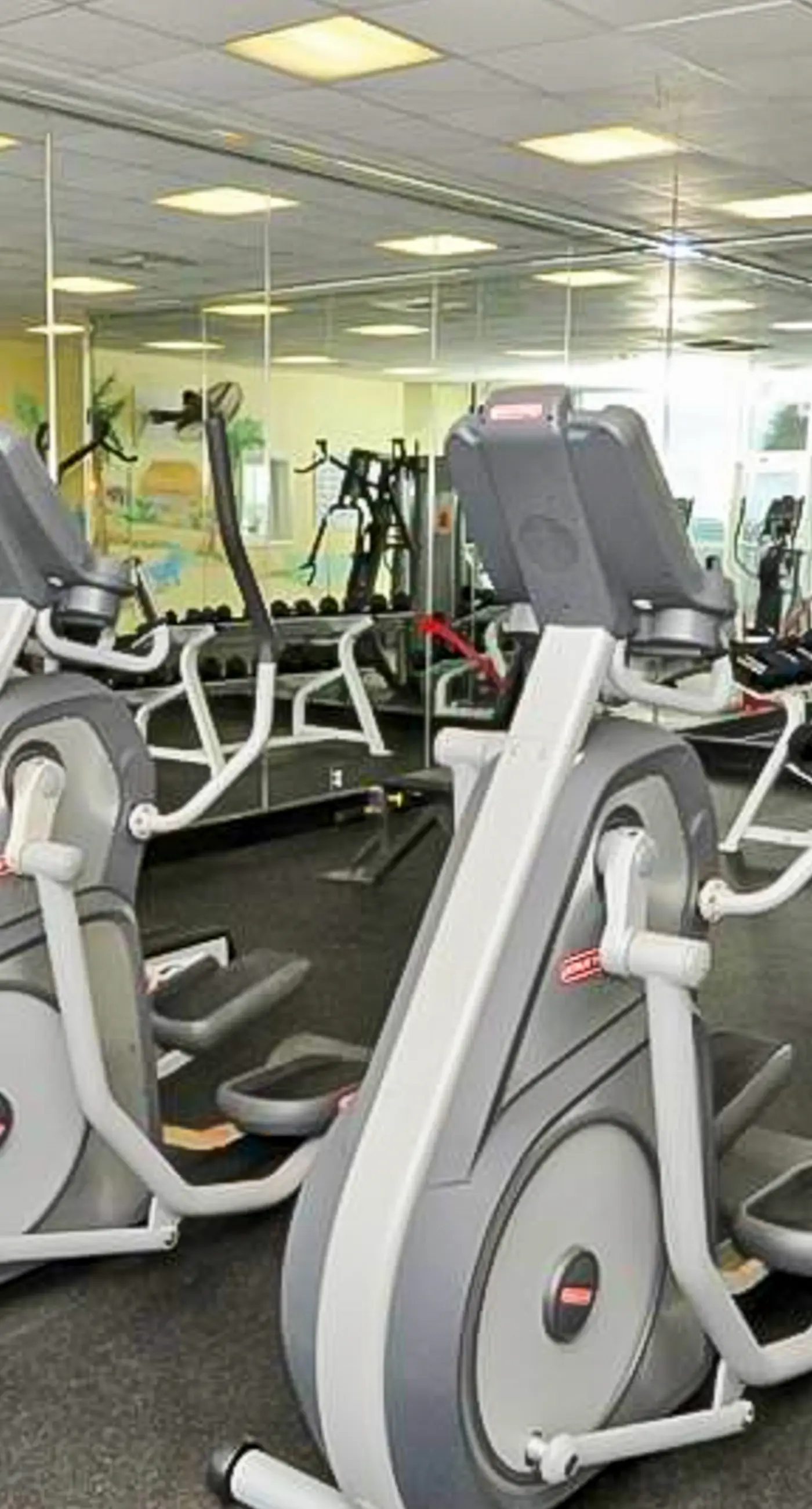 3rd Floor Comfortable gulf view Condo, Steps to beach, Shopping & dining nearby