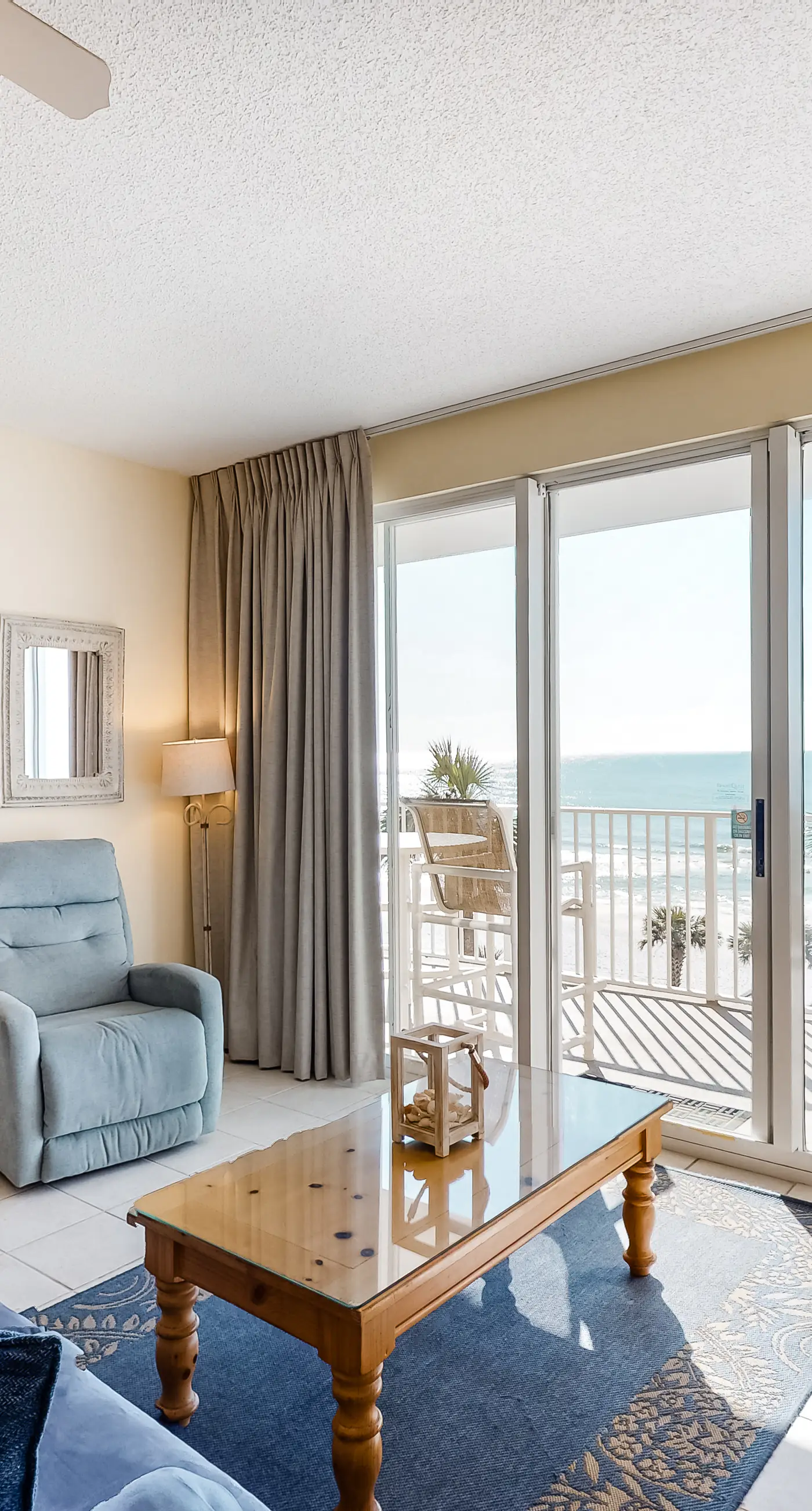 4th Floor Updated condo, Gulf front views, Steps to shopping & dining