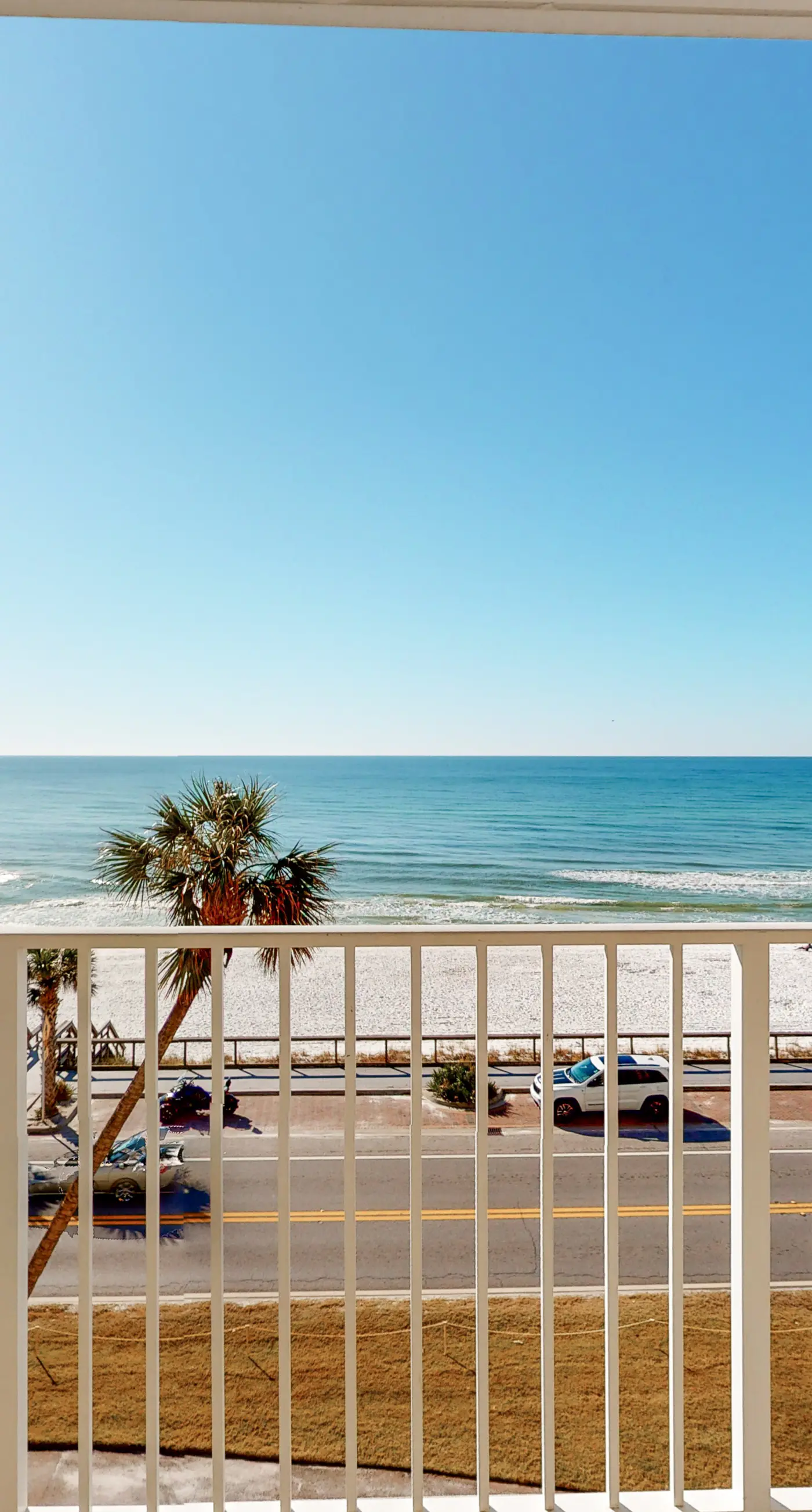 4th Floor Updated condo, Gulf front views, Steps to shopping & dining