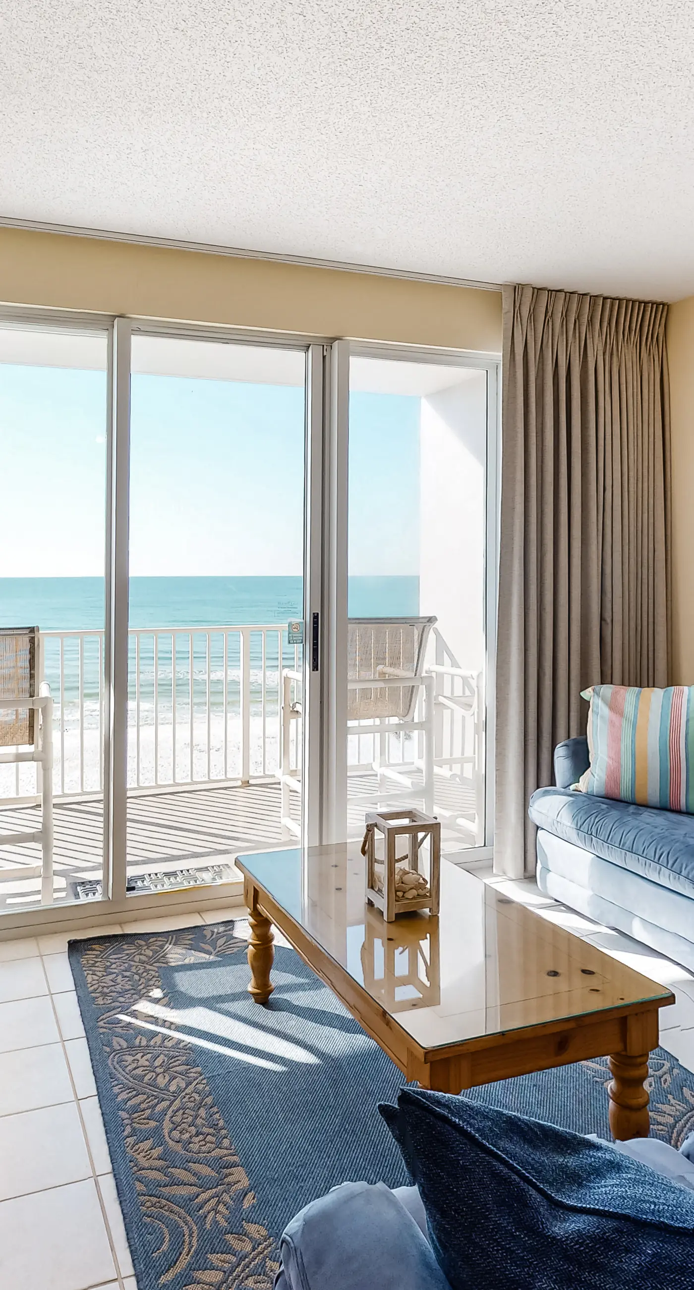 4th Floor Updated condo, Gulf front views, Steps to shopping & dining
