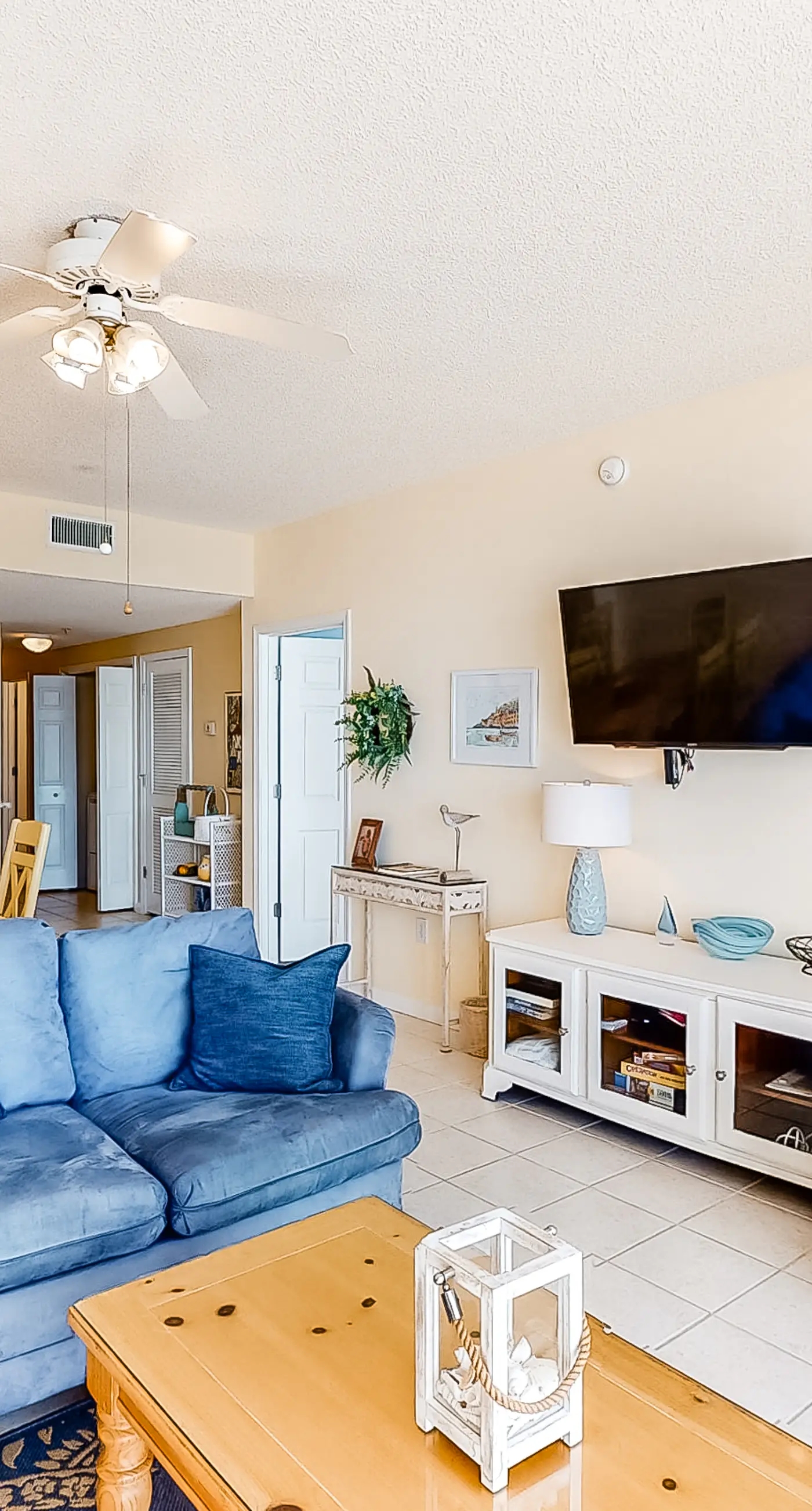 4th Floor Updated condo, Gulf front views, Steps to shopping & dining