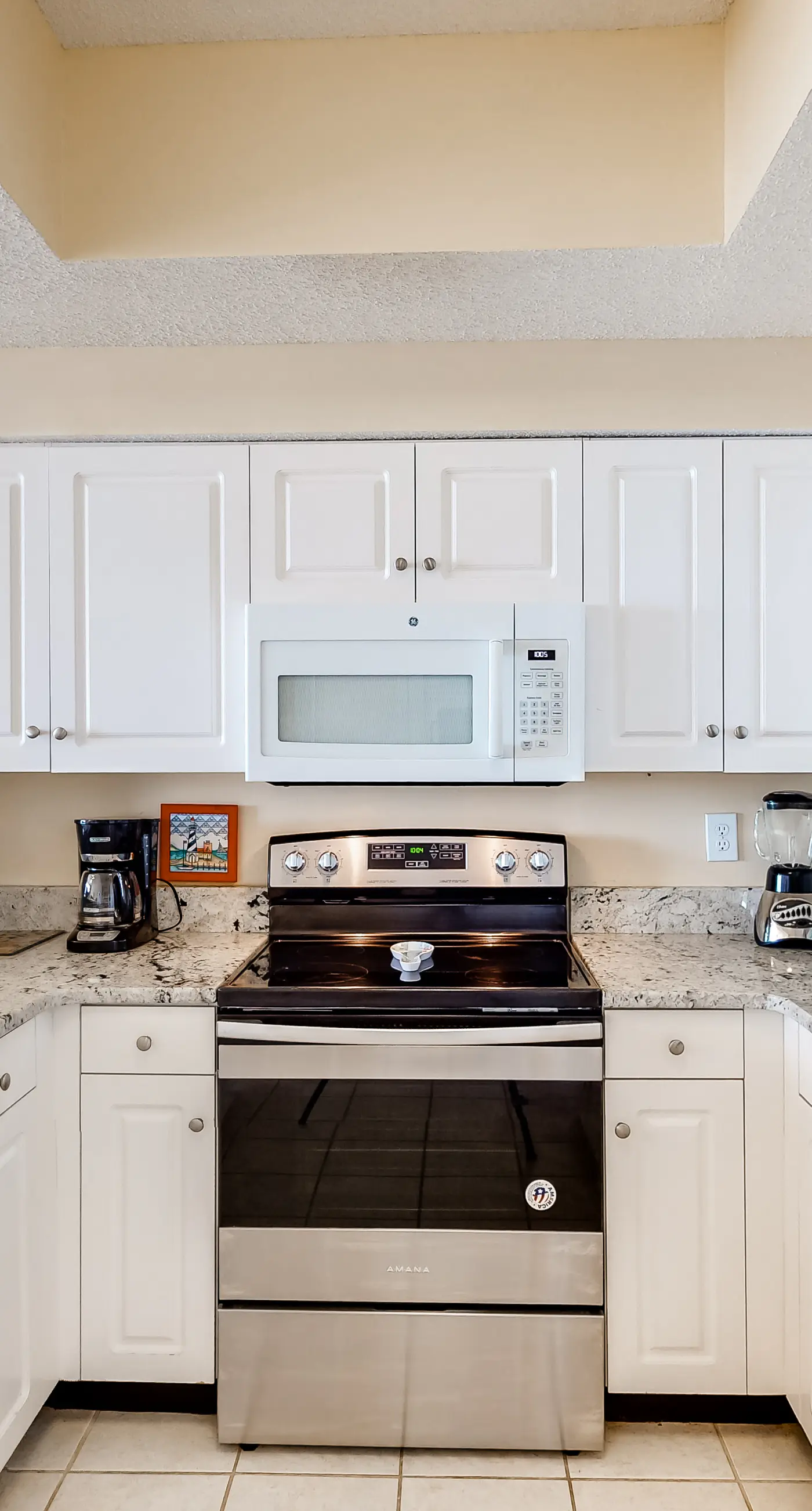 4th Floor Updated condo, Gulf front views, Steps to shopping & dining