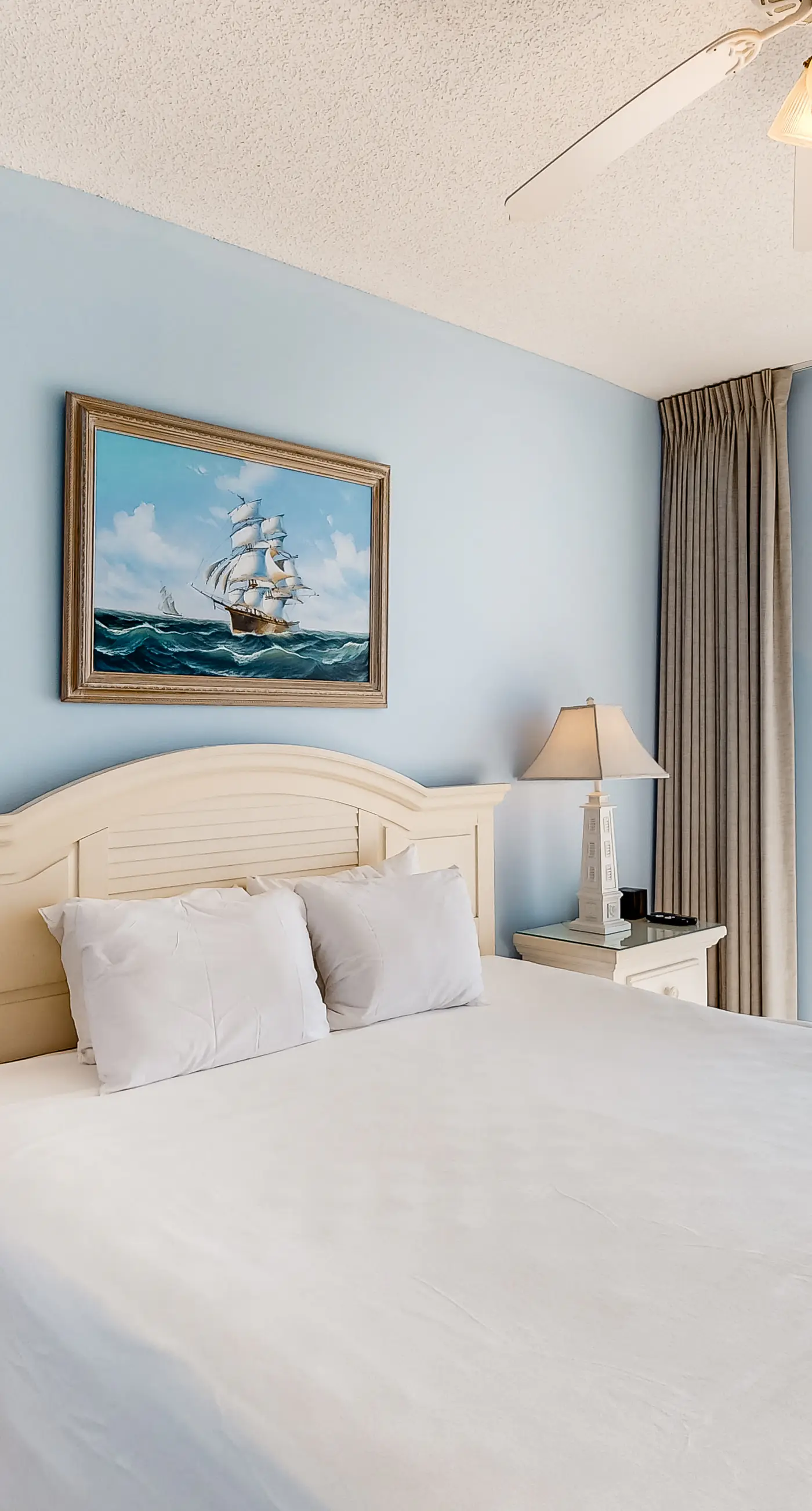 4th Floor Updated condo, Gulf front views, Steps to shopping & dining