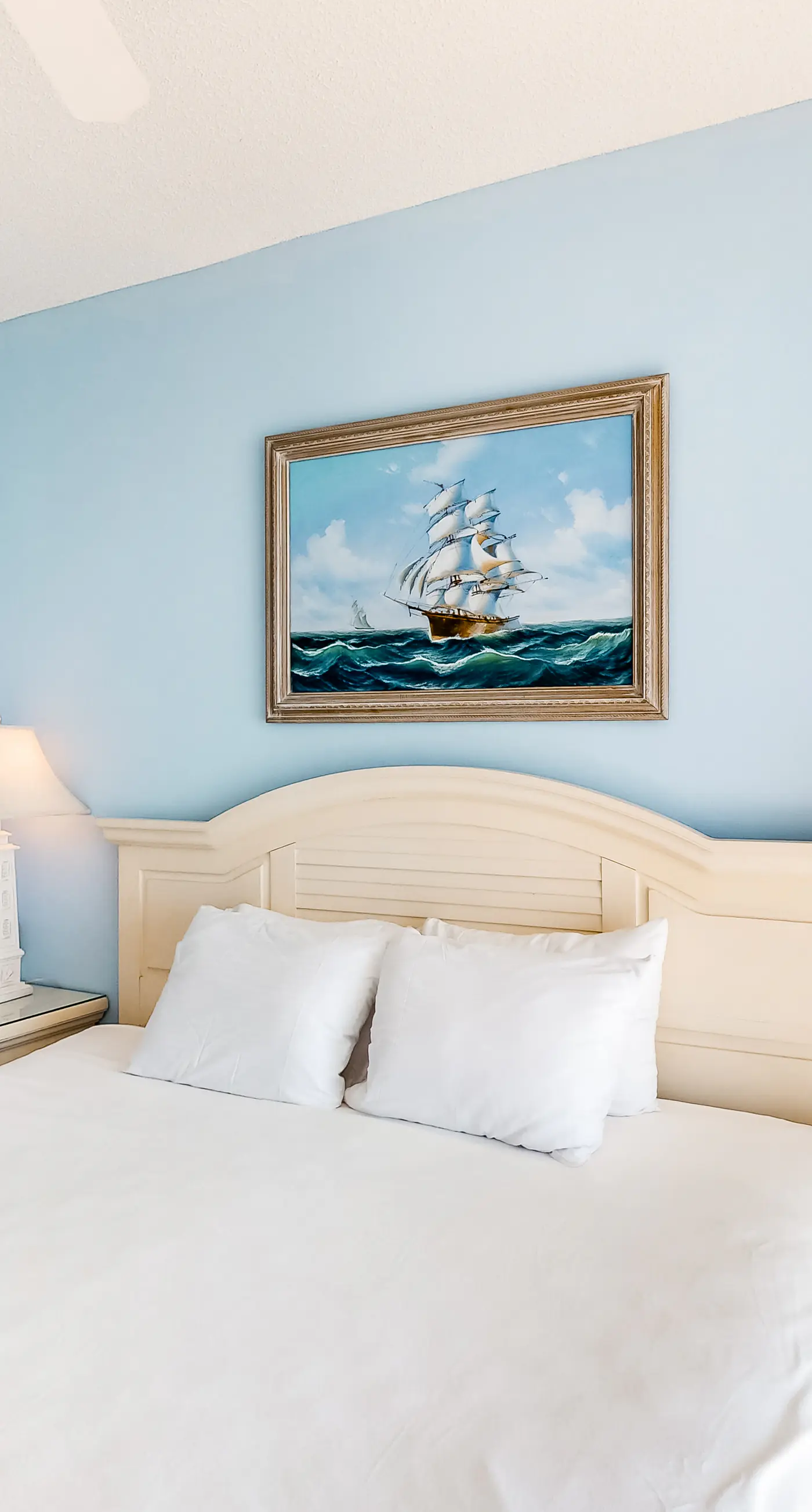 4th Floor Updated condo, Gulf front views, Steps to shopping & dining