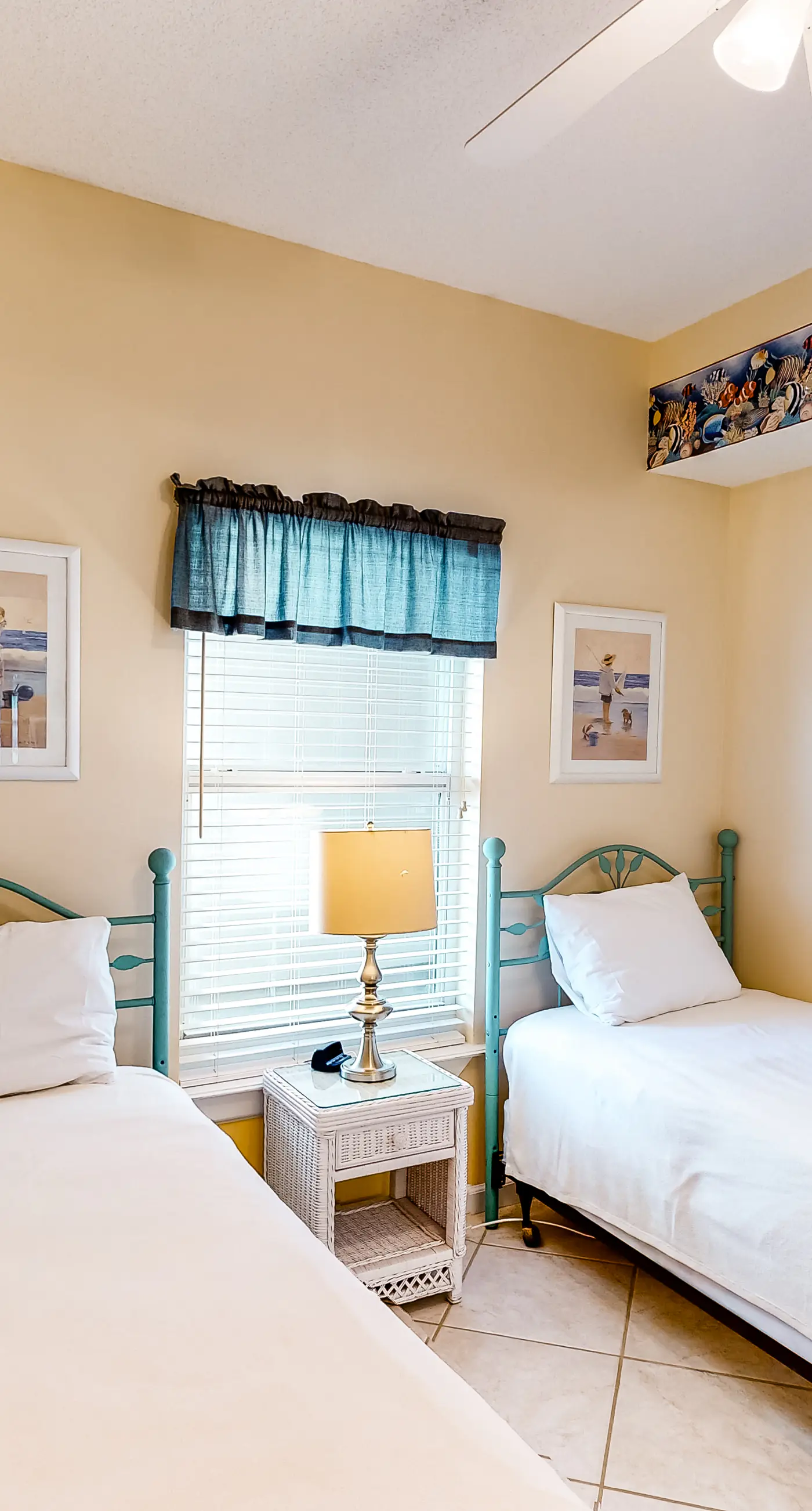 4th Floor Updated condo, Gulf front views, Steps to shopping & dining