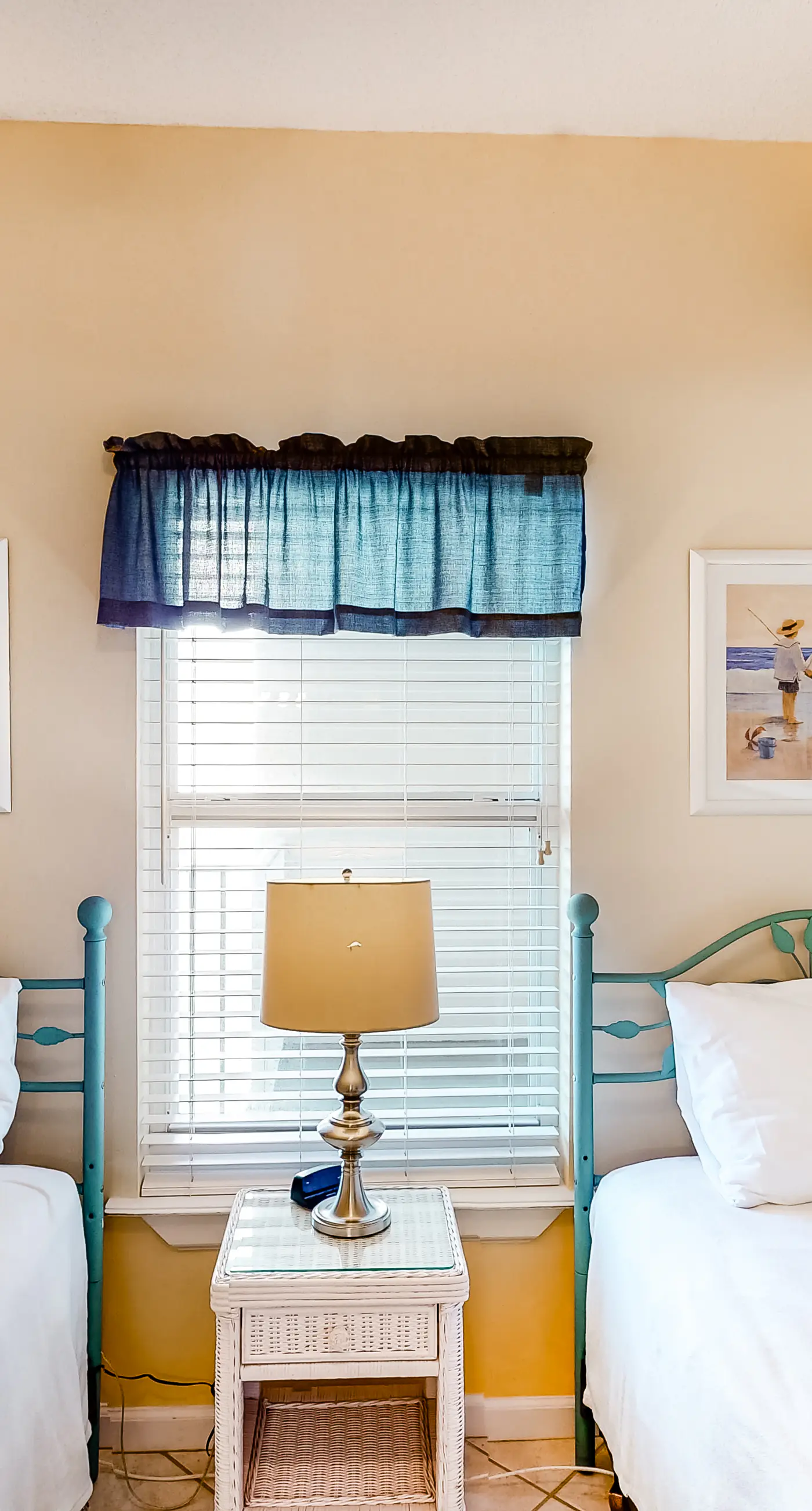 4th Floor Updated condo, Gulf front views, Steps to shopping & dining