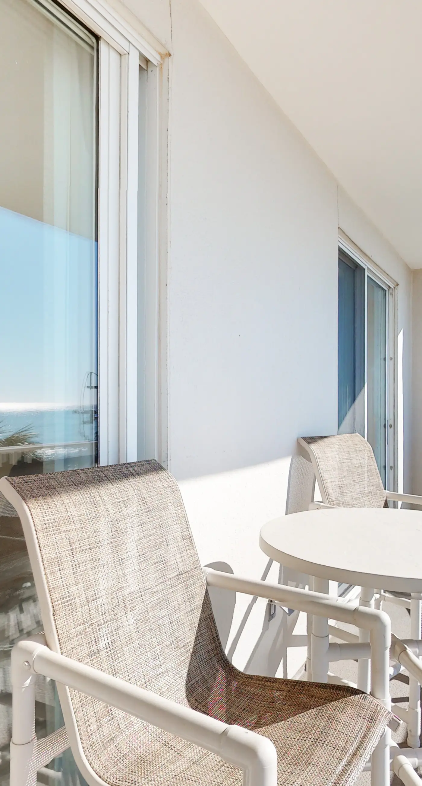 4th Floor Updated condo, Gulf front views, Steps to shopping & dining