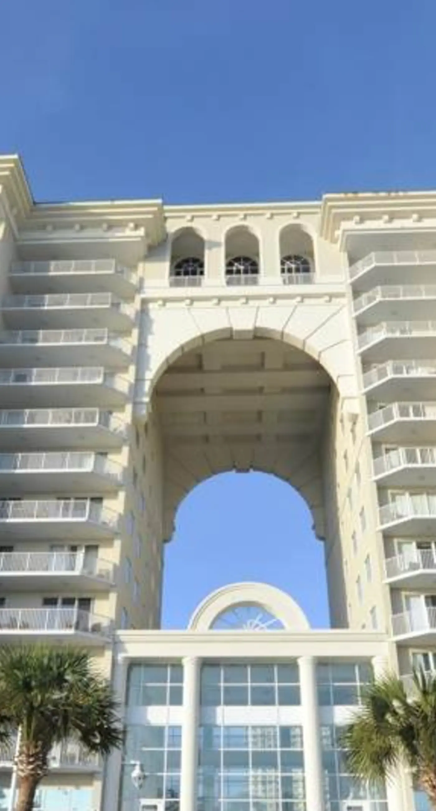 4th Floor Updated condo, Gulf front views, Steps to shopping & dining