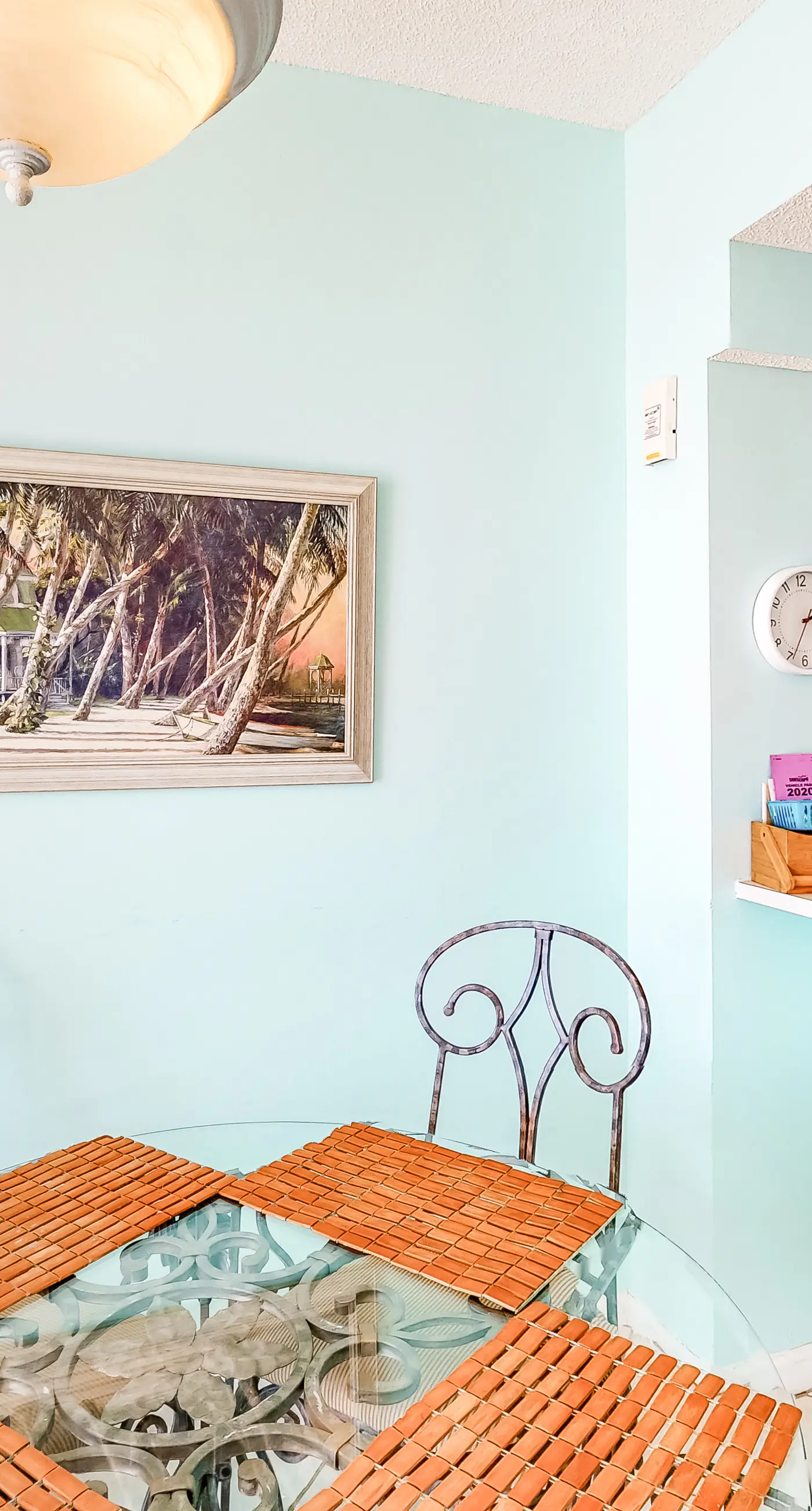 4th Floor Charming condo, Steps from the gulf, Restaurants minutes away