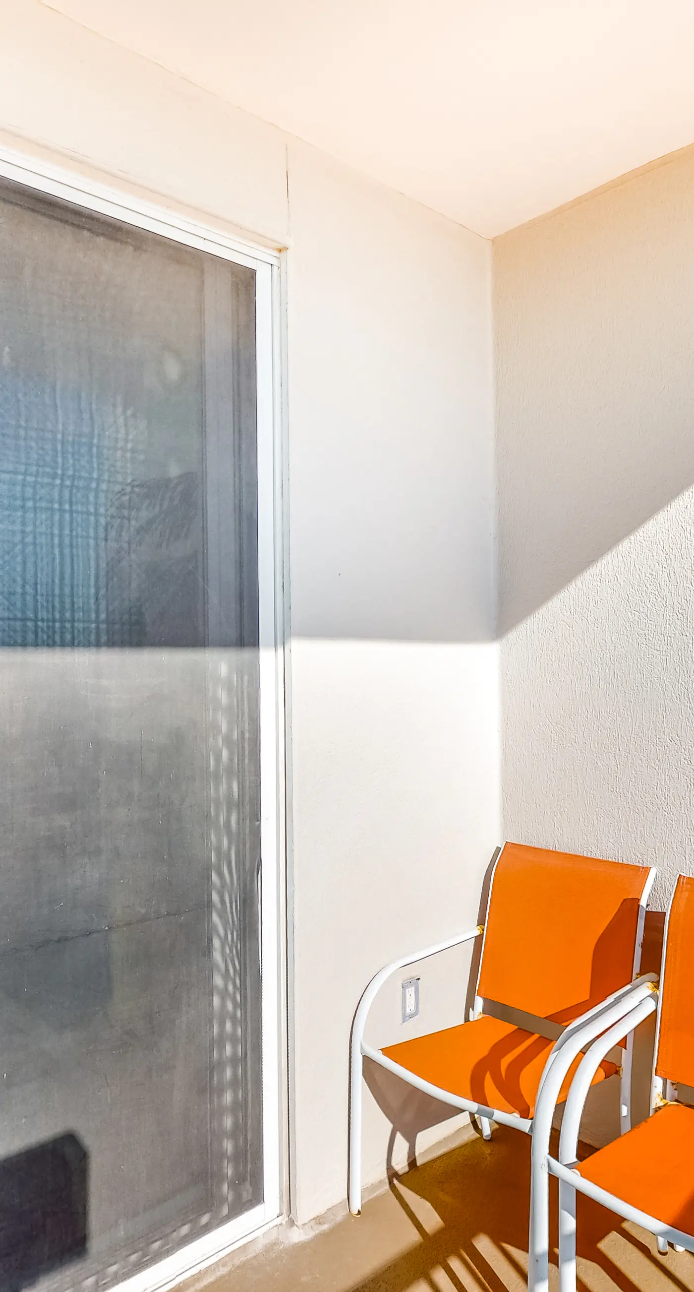 4th Floor Charming condo, Steps from the gulf, Restaurants minutes away