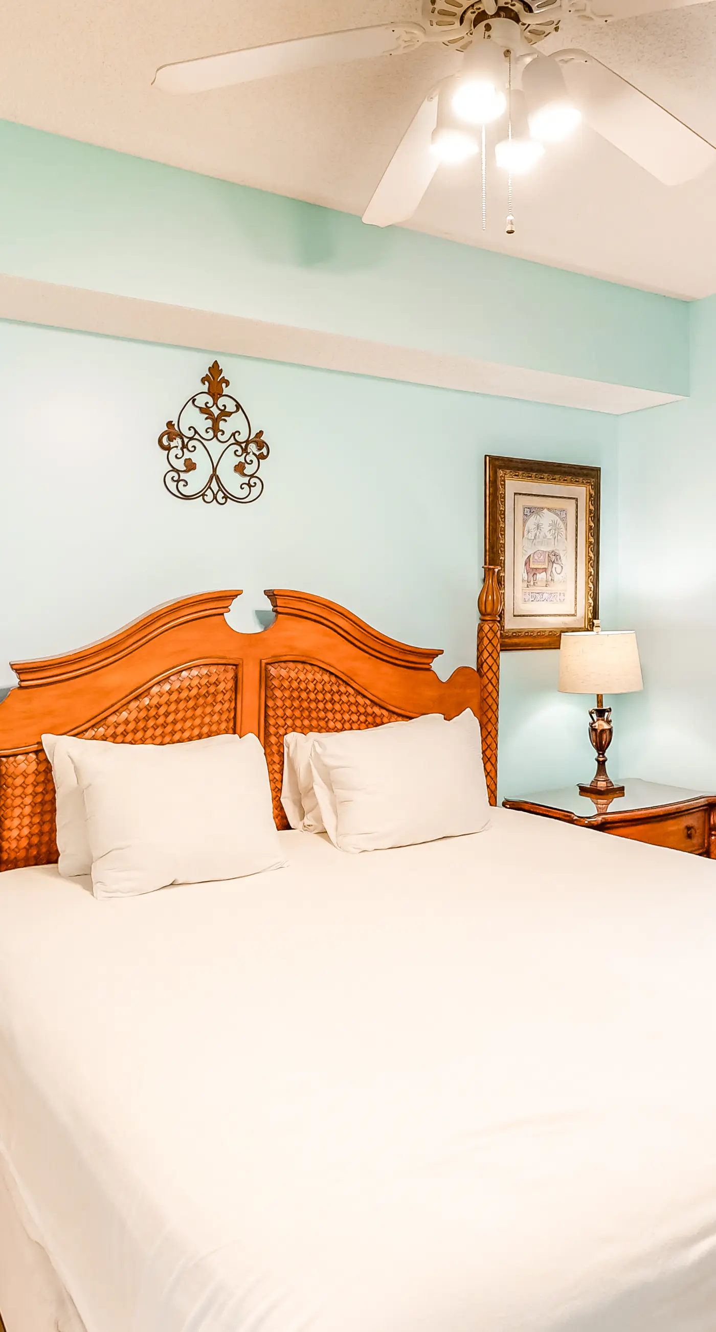 4th Floor Charming condo, Steps from the gulf, Restaurants minutes away