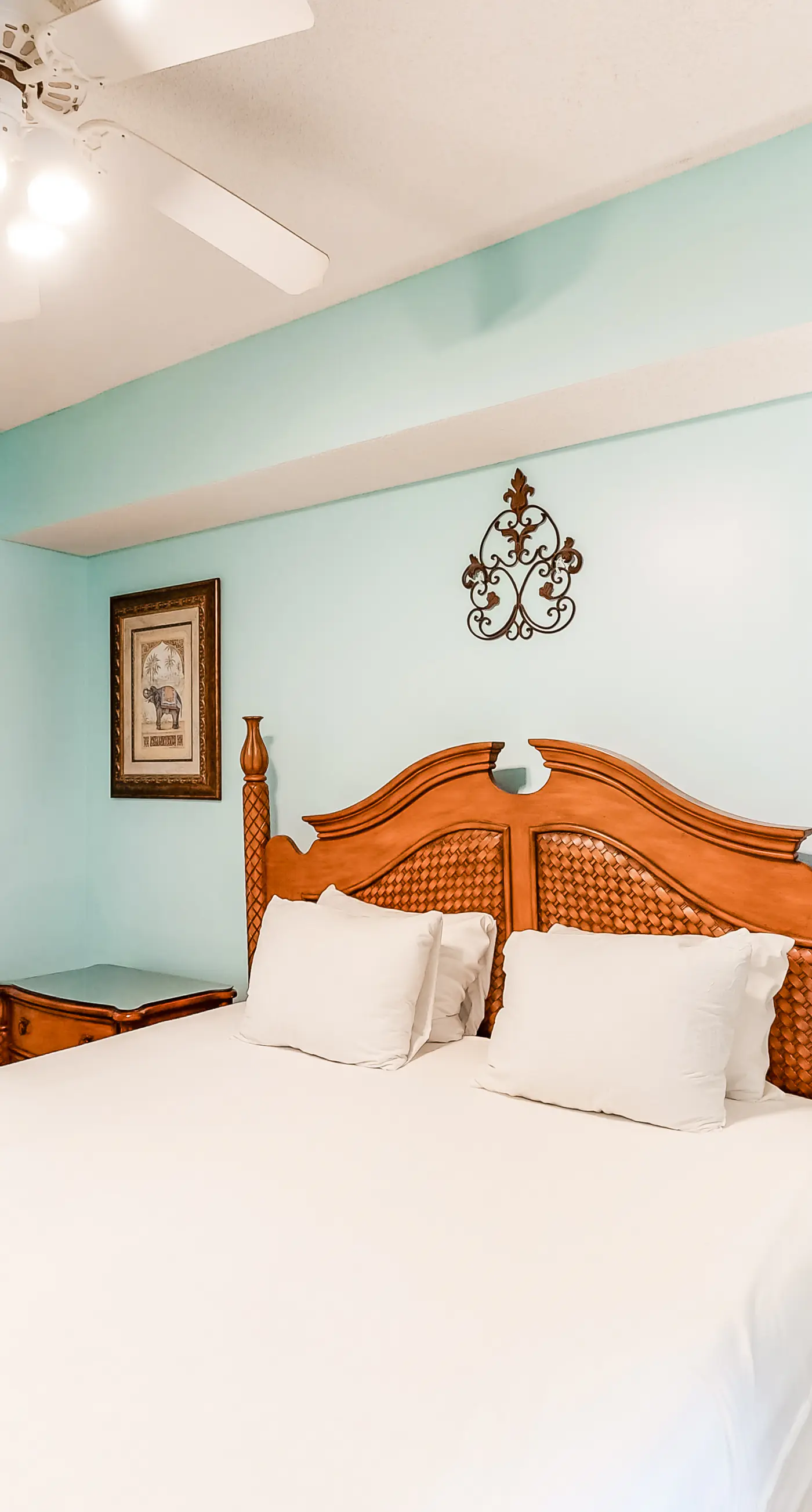 4th Floor Charming condo, Steps from the gulf, Restaurants minutes away