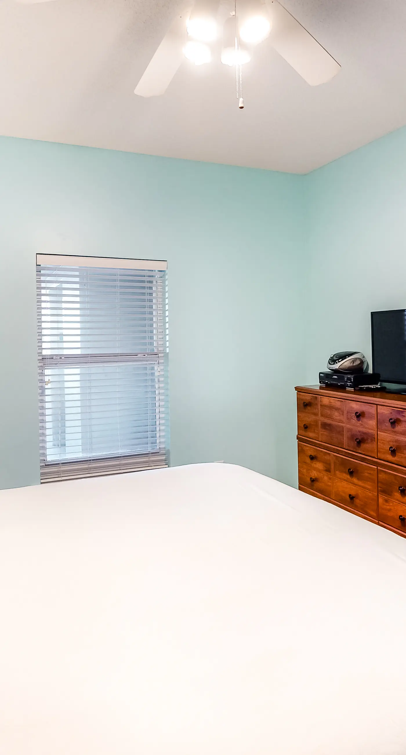 4th Floor Charming condo, Steps from the gulf, Restaurants minutes away