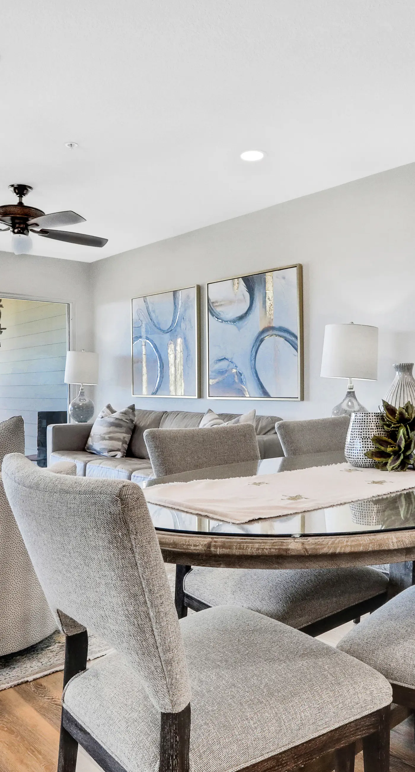 Remodeled ocean-view condo with pools, tennis court, washer&dryer, balcony & AC