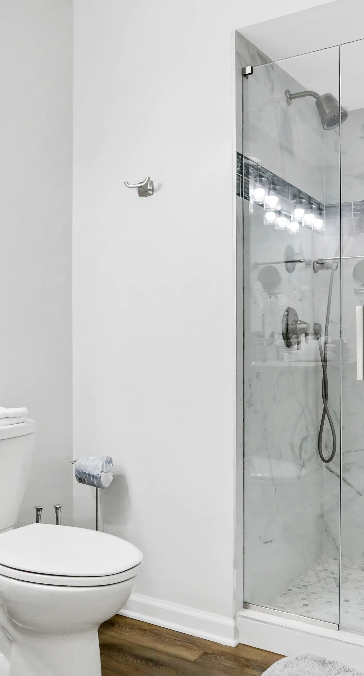 Remodeled ocean-view condo with pools, tennis court, washer&dryer, balcony & AC