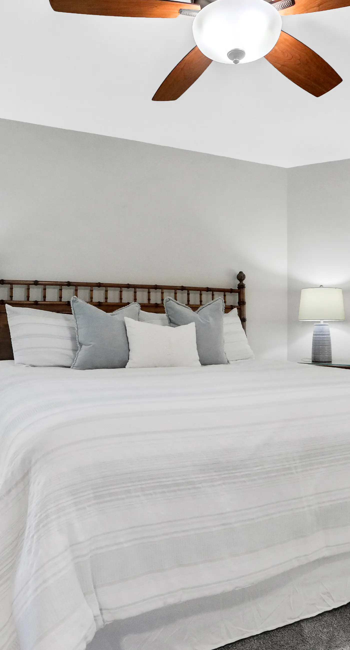 Remodeled ocean-view condo with pools, tennis court, washer&dryer, balcony & AC