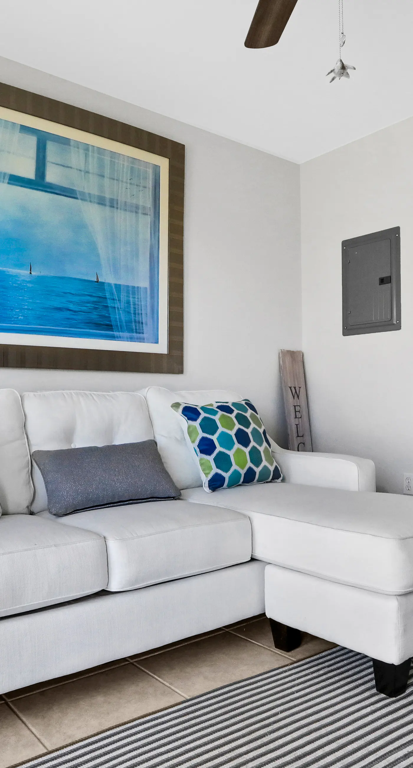 Remodeled ocean-view condo with pools, tennis court, washer&dryer, balcony & AC