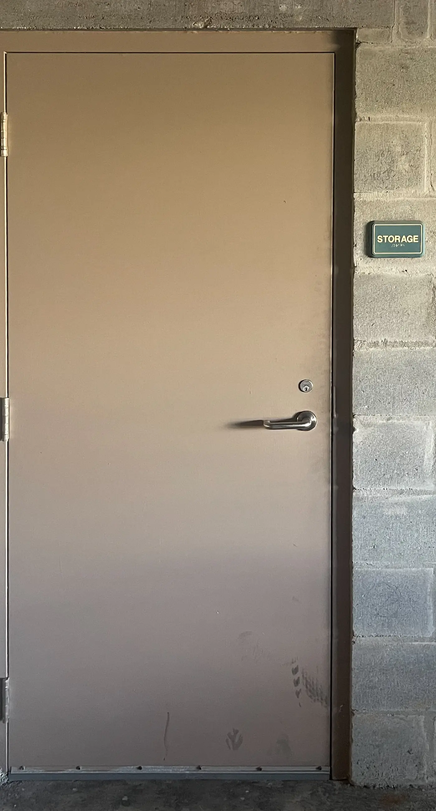 Remodeled ocean-view condo with pools, tennis court, washer&dryer, balcony & AC