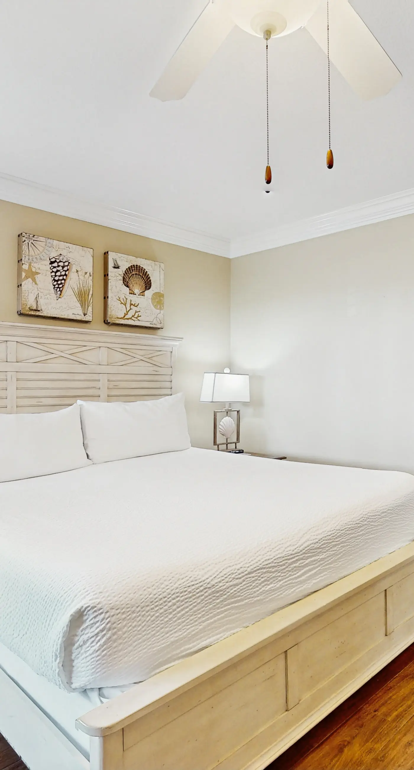 Spacious condo with patio, shared pool, beach access & Wifi