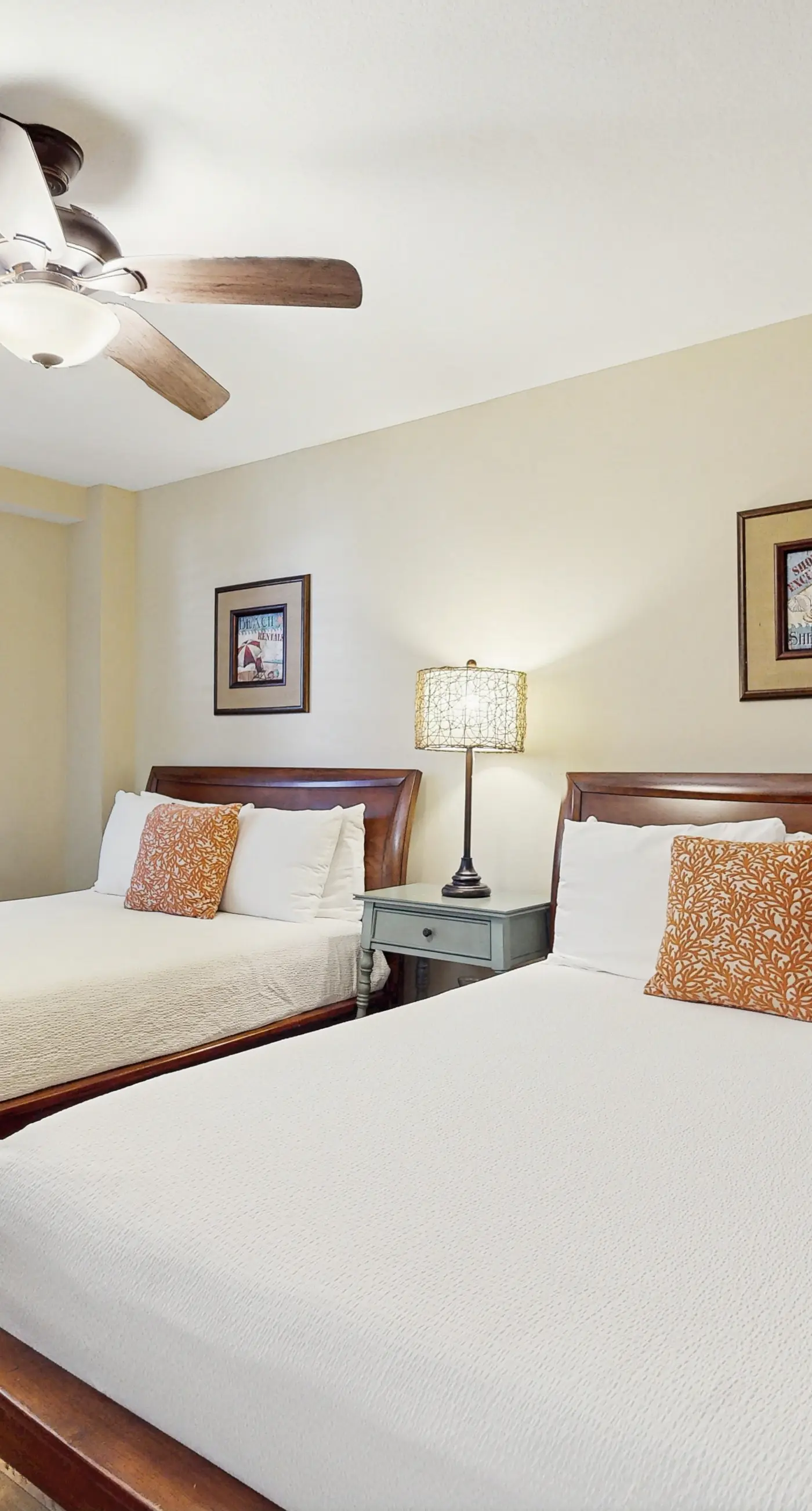 Spacious condo with patio, shared pool, beach access & Wifi