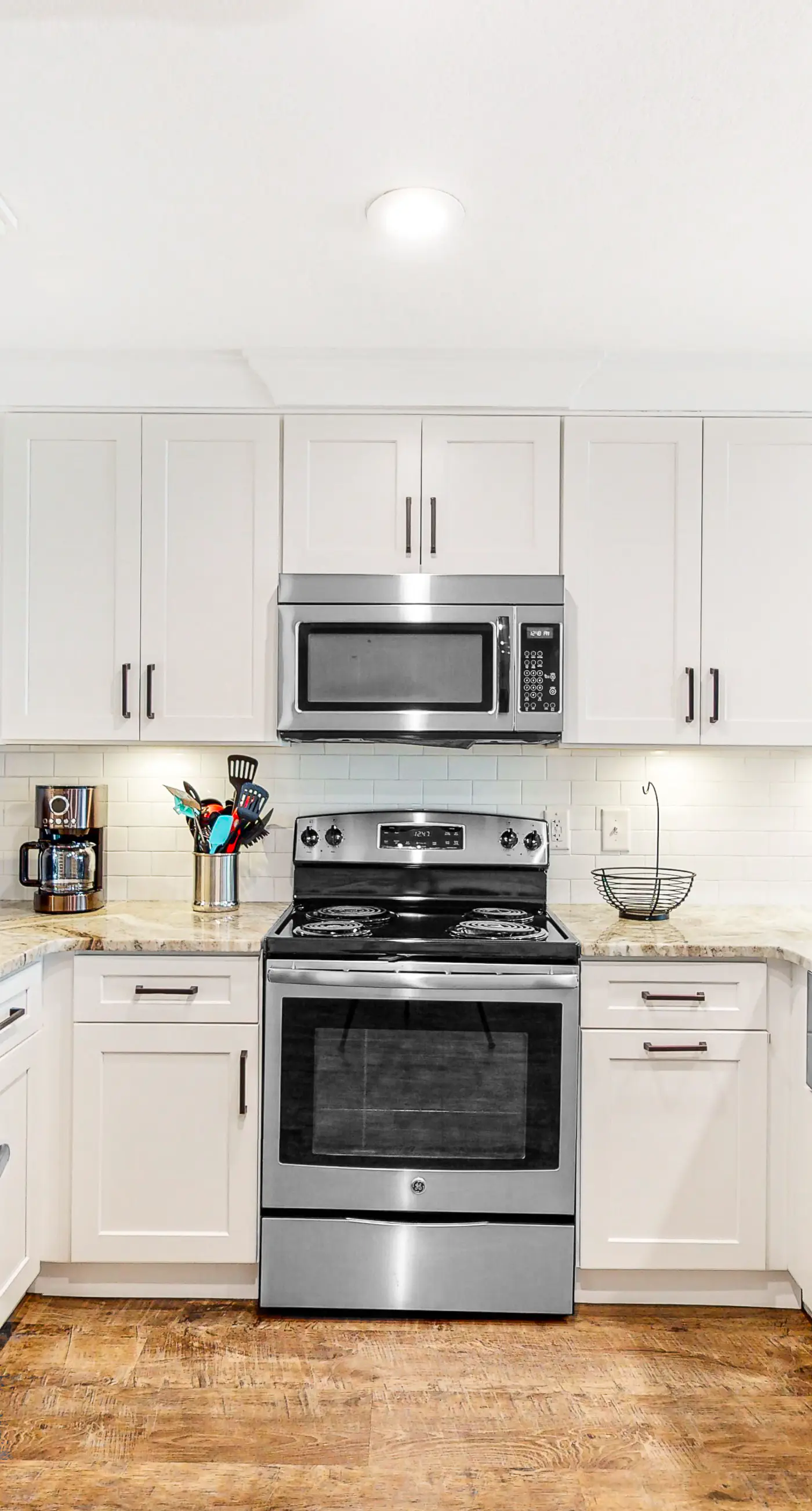 Ground-floor condo with large patio, pools, tennis, & parking - steps to beach