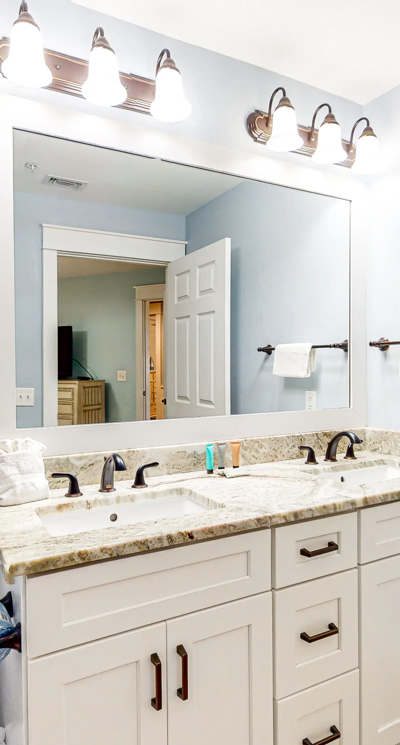 Ground-floor condo with large patio, pools, tennis, & parking - steps to beach