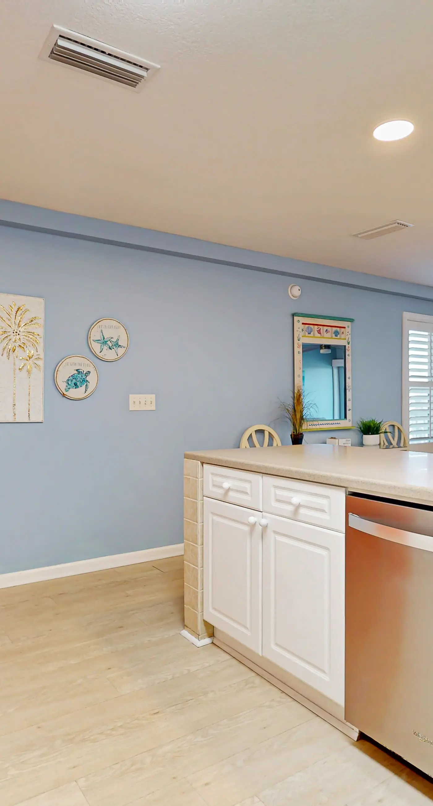 Friendly Condo with Private washer&dryer, High-Speed WiFi, & Beach Access