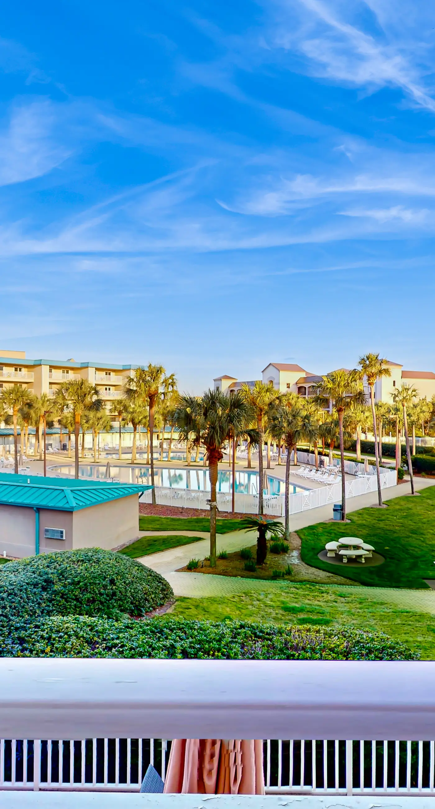 Friendly Condo with Private washer&dryer, High-Speed WiFi, & Beach Access