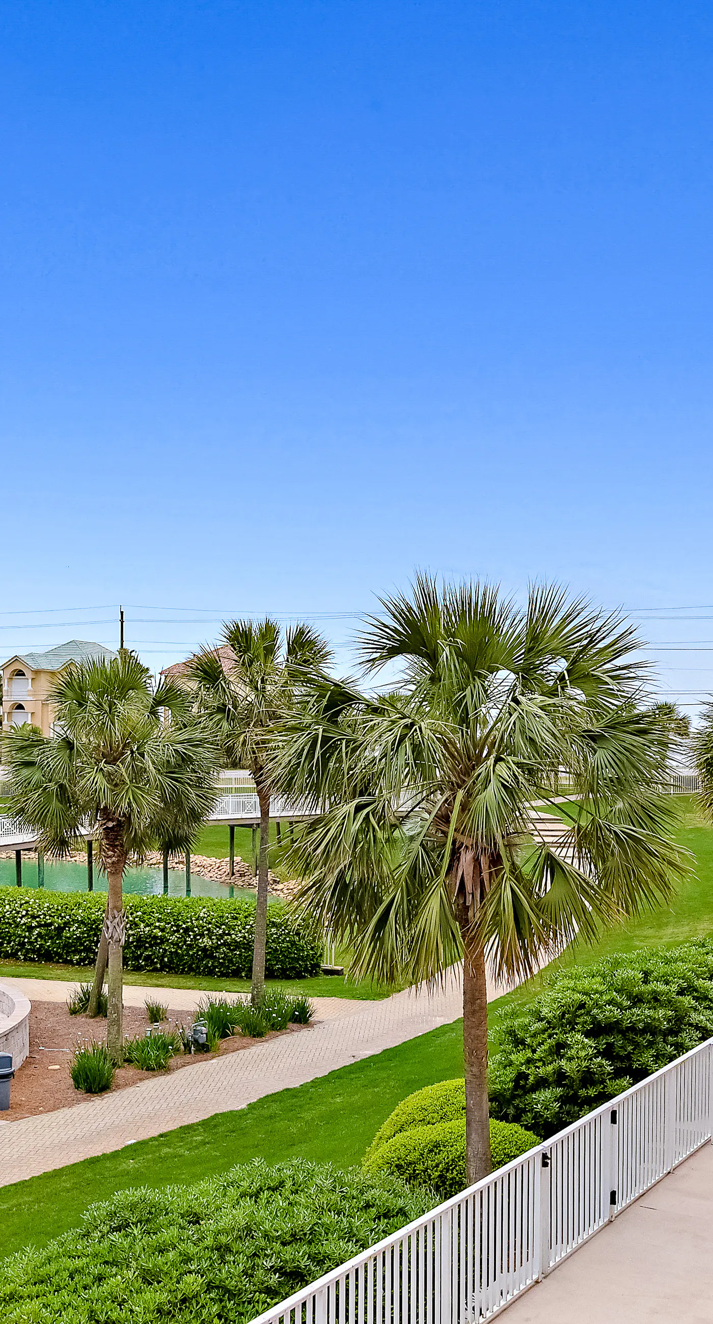Friendly Condo with Private washer&dryer, High-Speed WiFi, & Beach Access