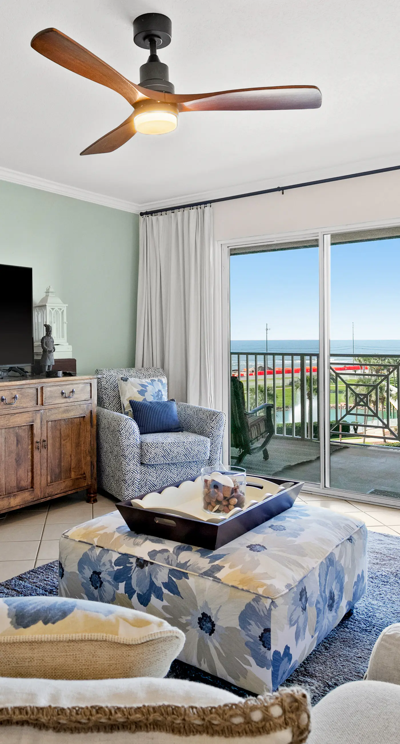 Ocean view condo with high-speed WiFi, balcony, shared pool, & beach access