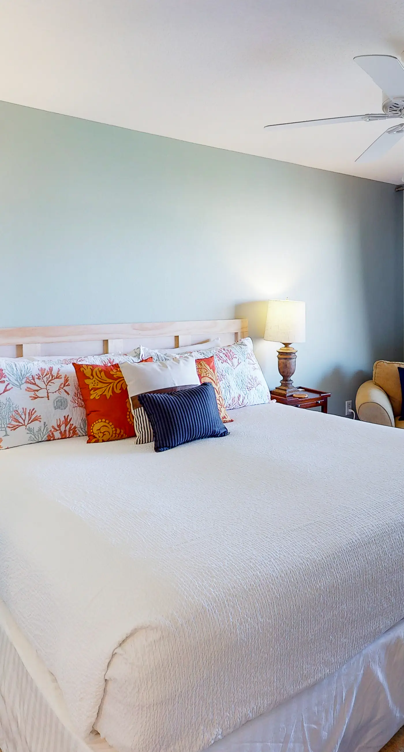 Ocean view condo with high-speed WiFi, balcony, shared pool, & beach access