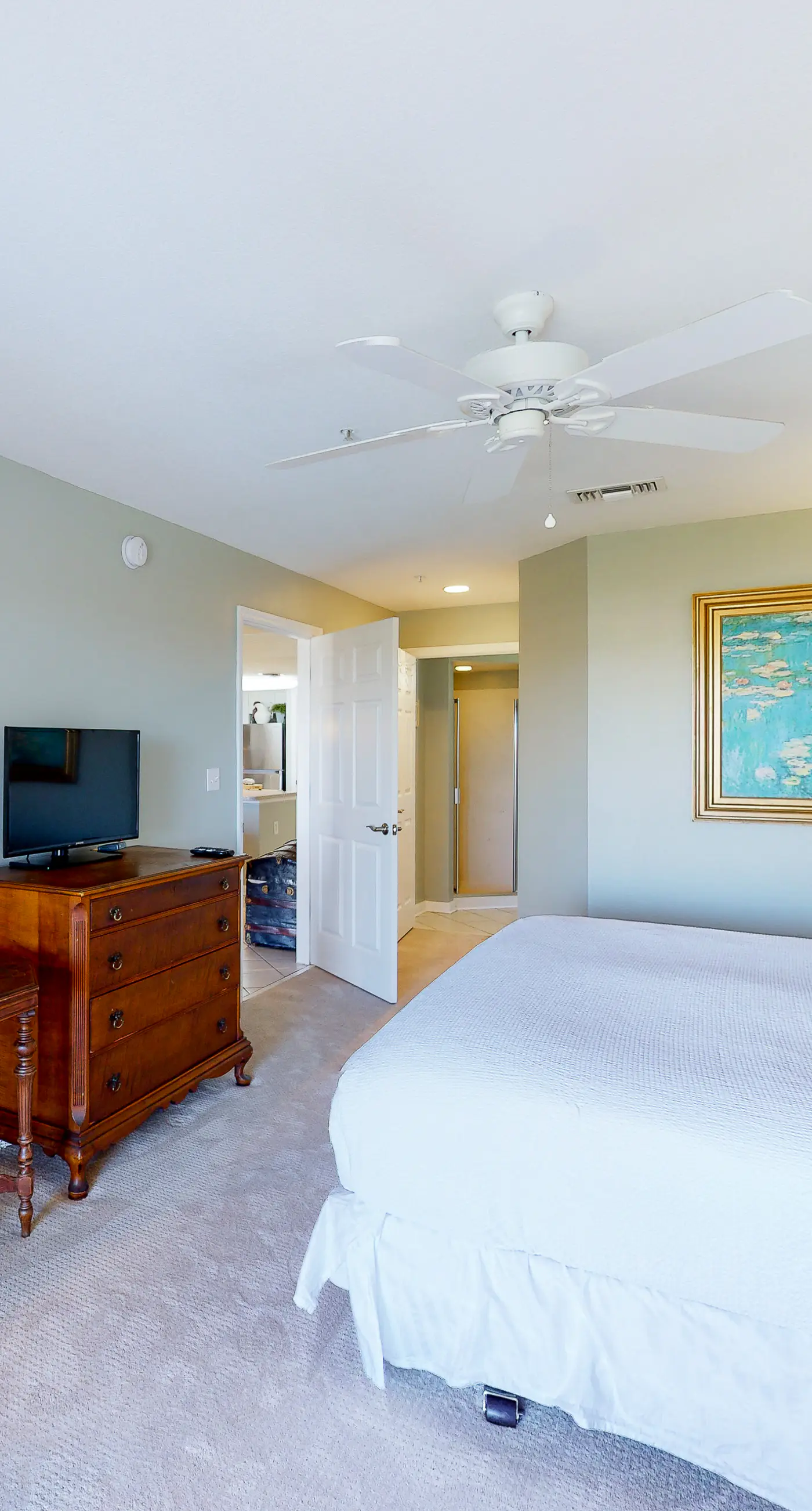 Ocean view condo with high-speed WiFi, balcony, shared pool, & beach access