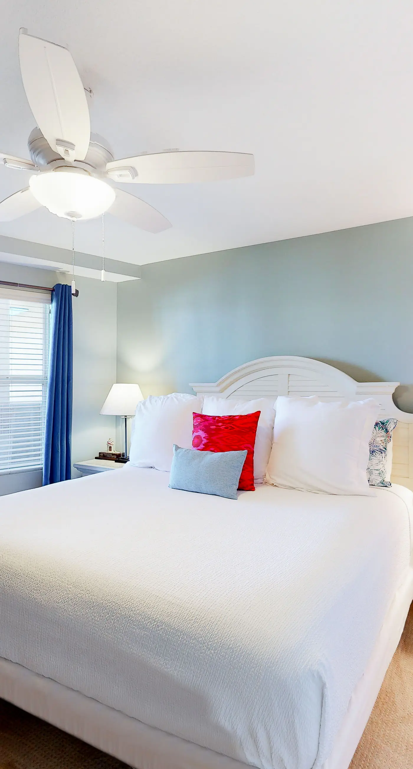 Ocean view condo with high-speed WiFi, balcony, shared pool, & beach access