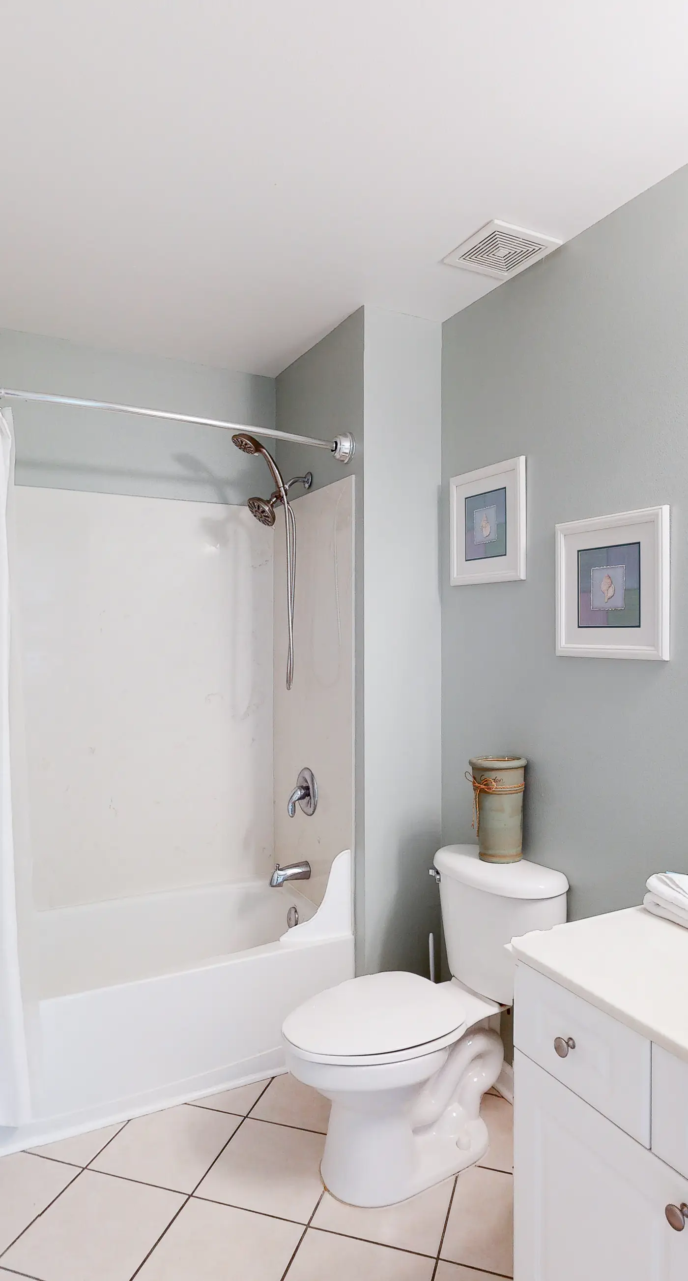 Ocean view condo with high-speed WiFi, balcony, shared pool, & beach access