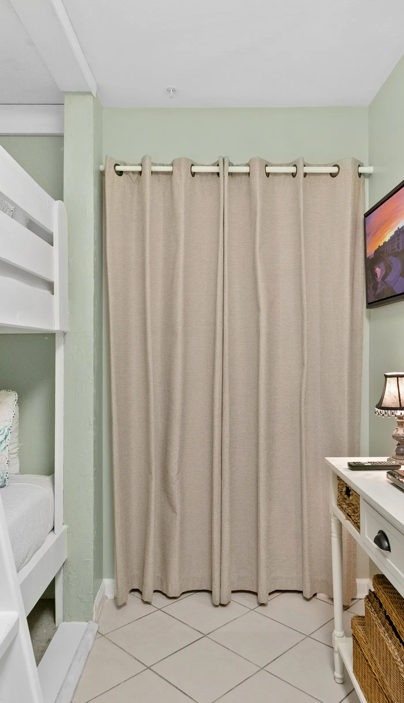 Ocean view condo with high-speed WiFi, balcony, shared pool, & beach access