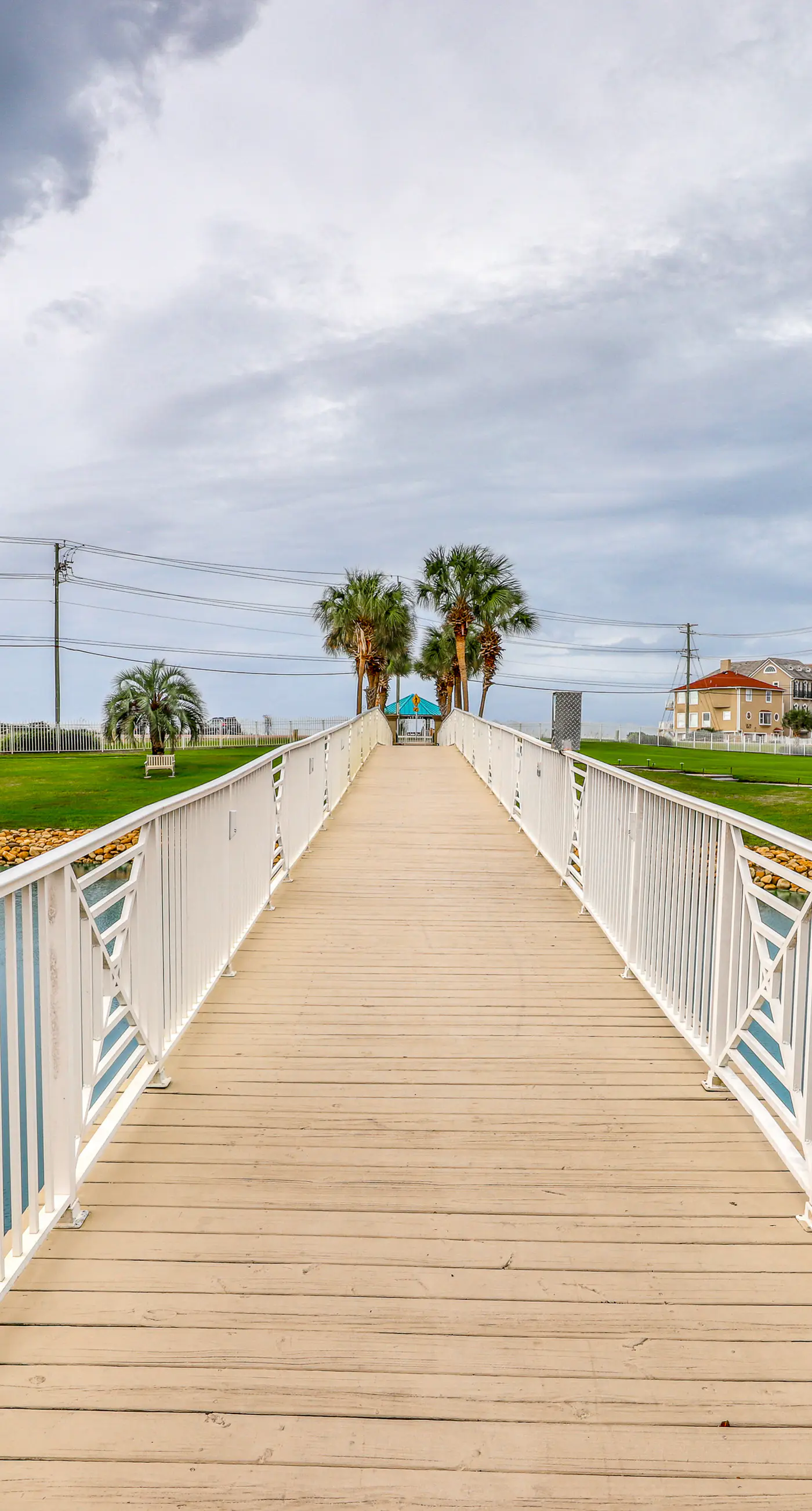 Ocean view condo with high-speed WiFi, balcony, shared pool, & beach access