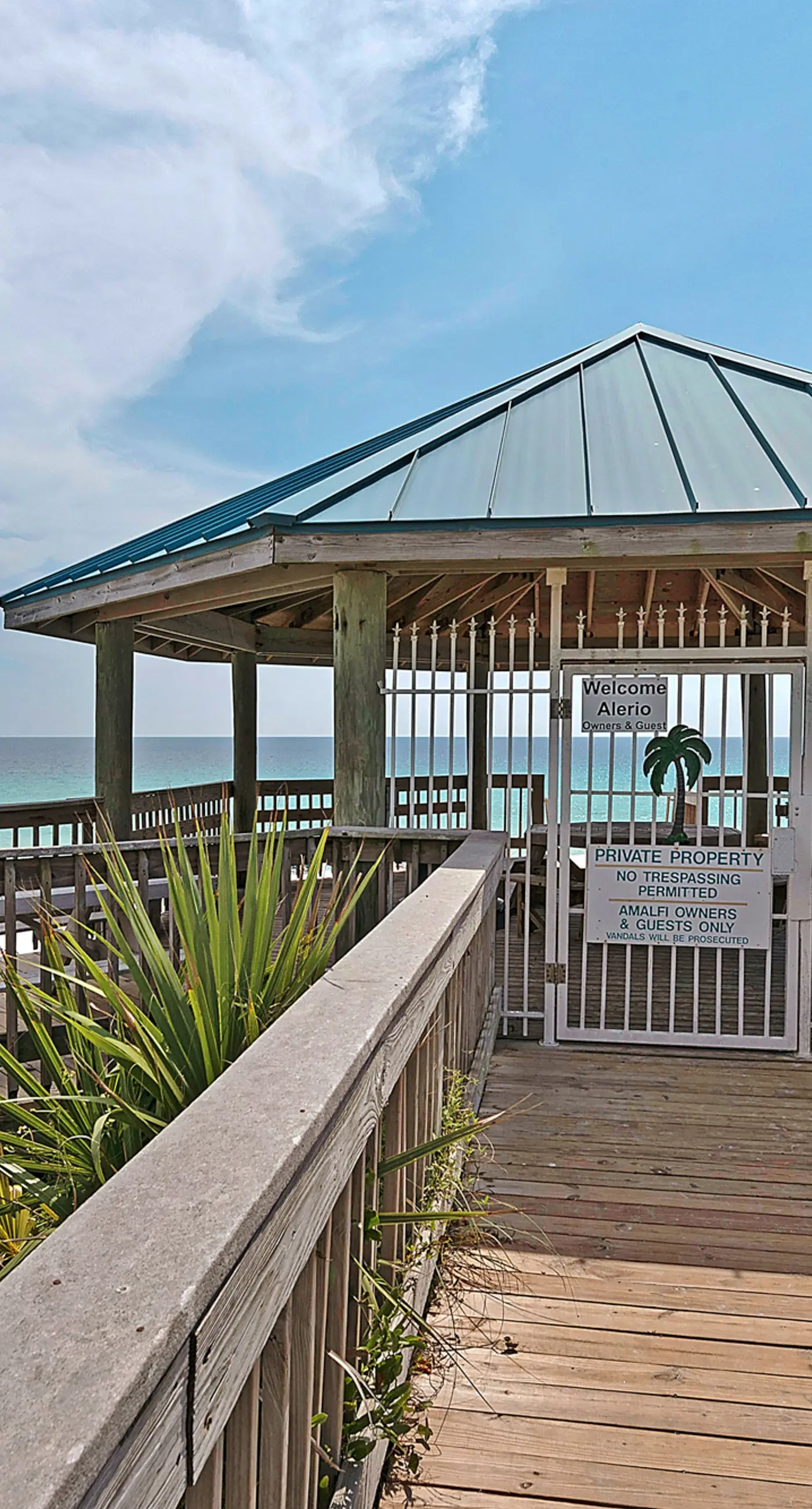 Ocean view condo with high-speed WiFi, balcony, shared pool, & beach access